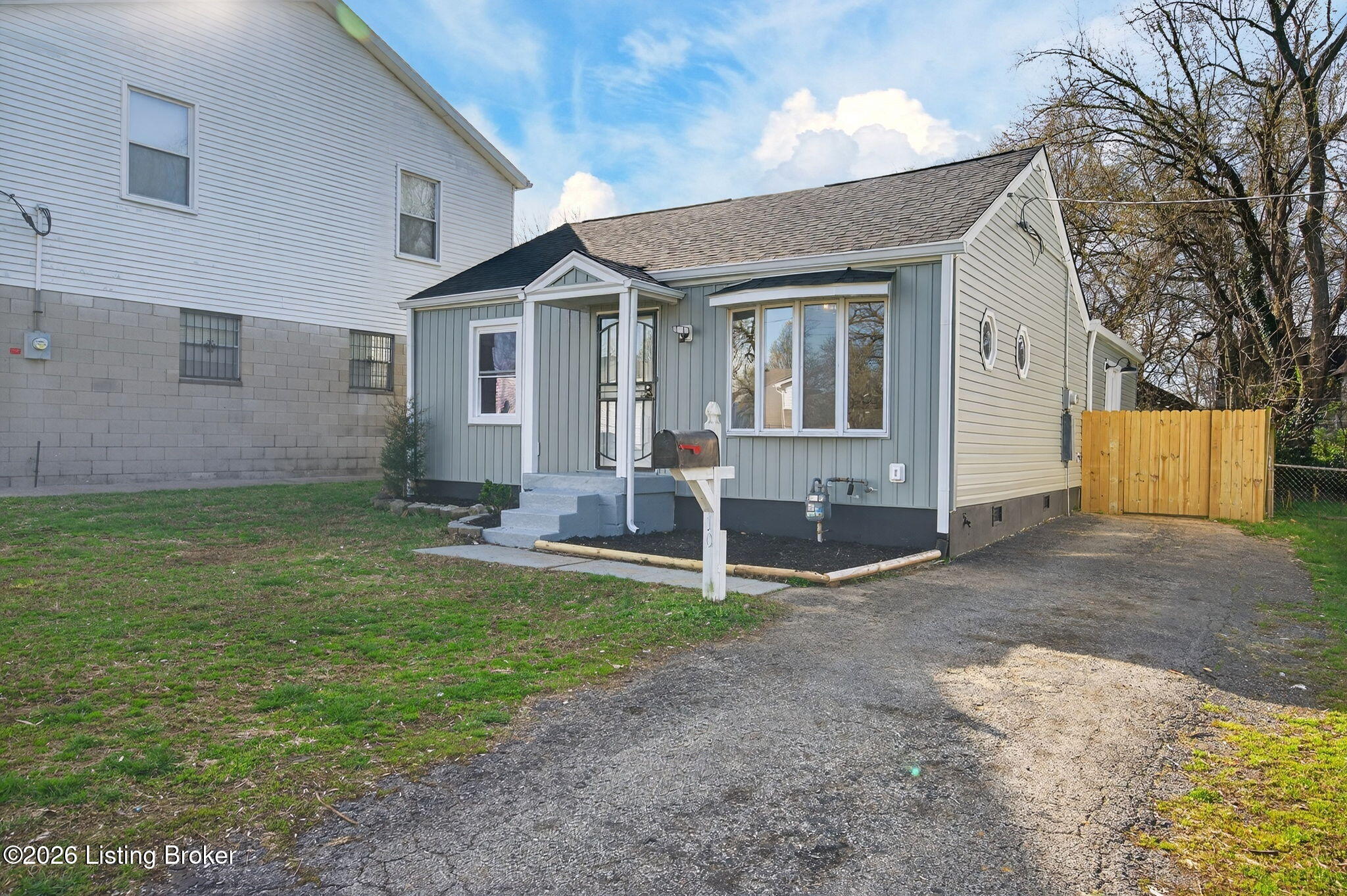 102 W Florence Ave