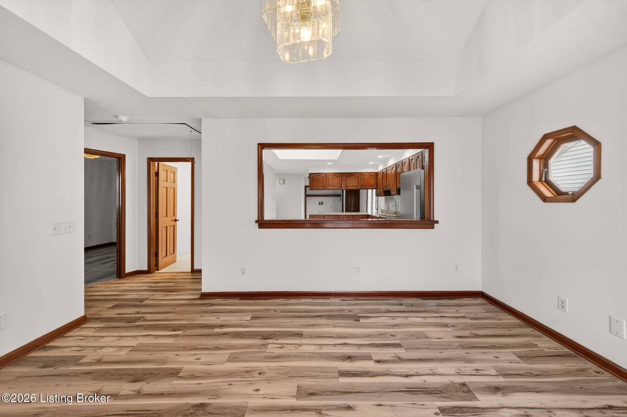 102 W Florence Ave