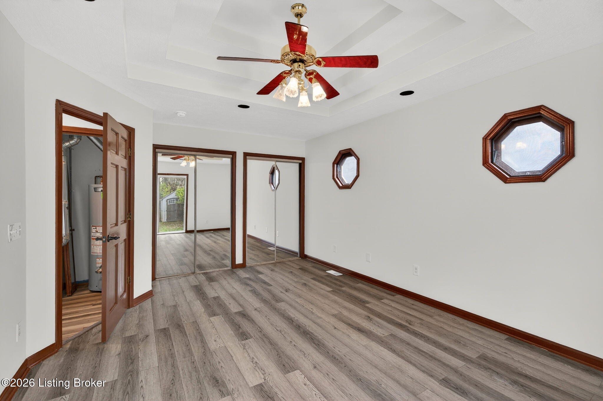 102 W Florence Ave