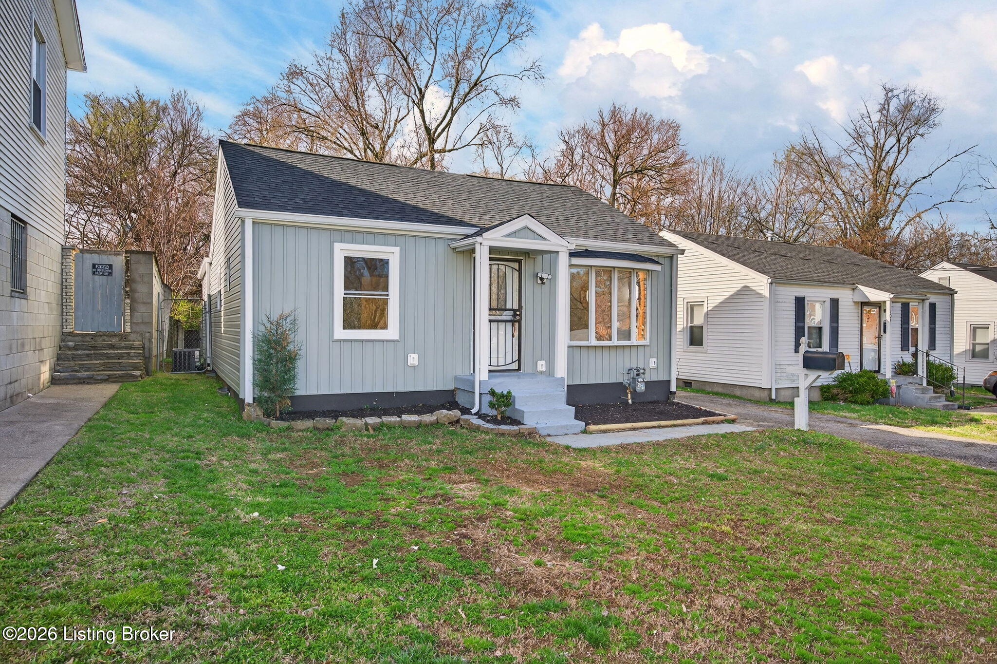 102 W Florence Ave