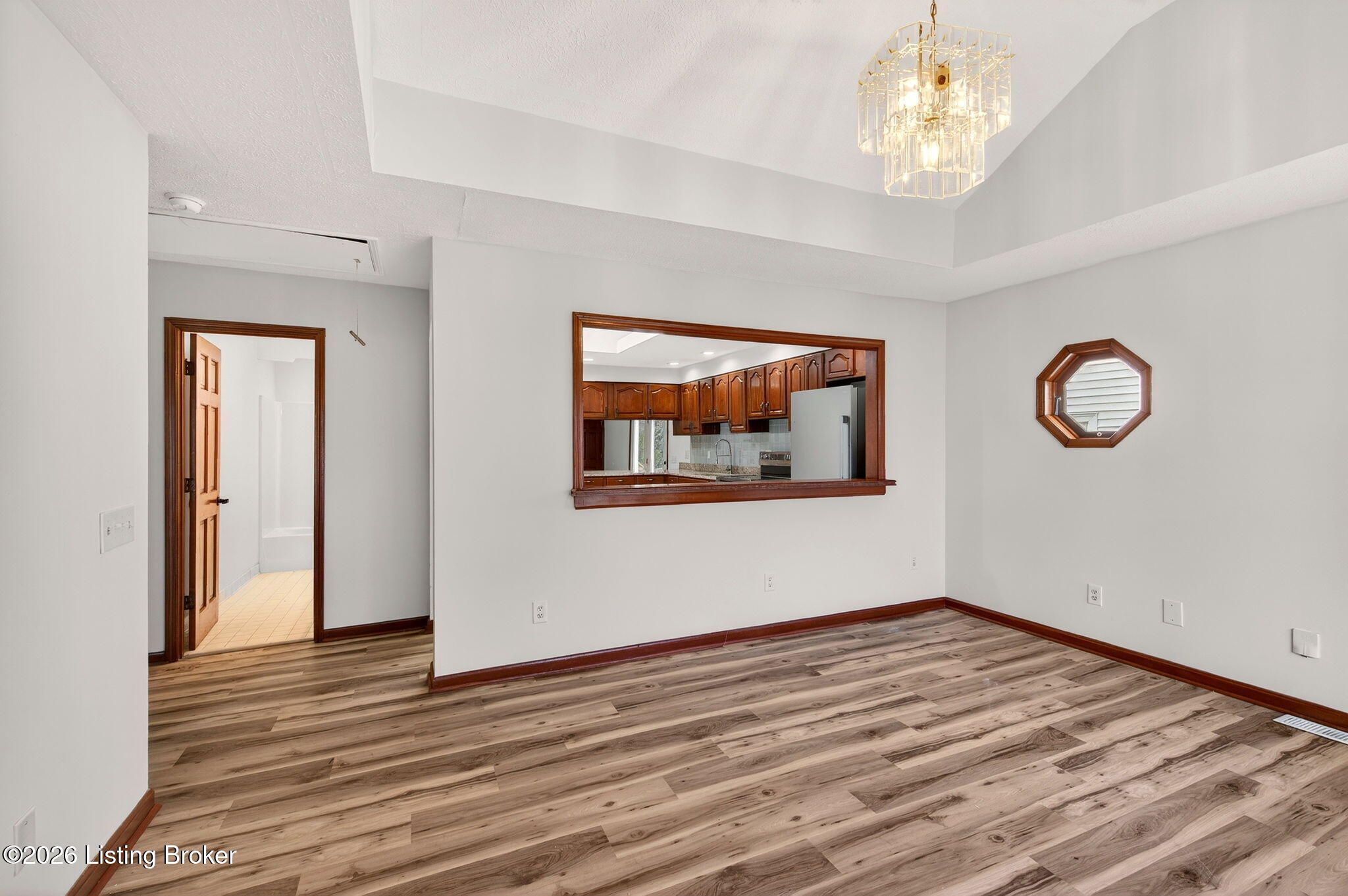 102 W Florence Ave