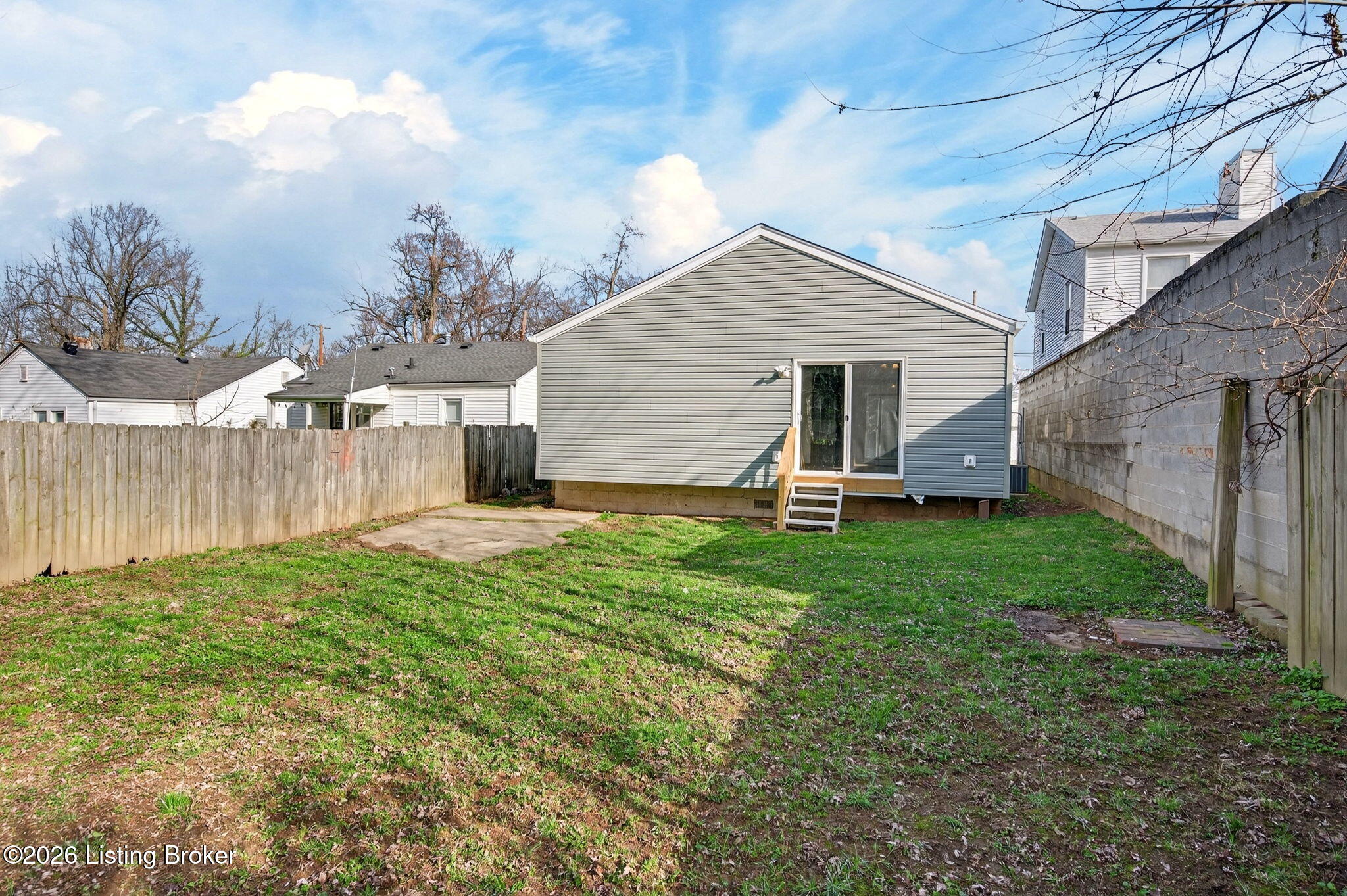102 W Florence Ave