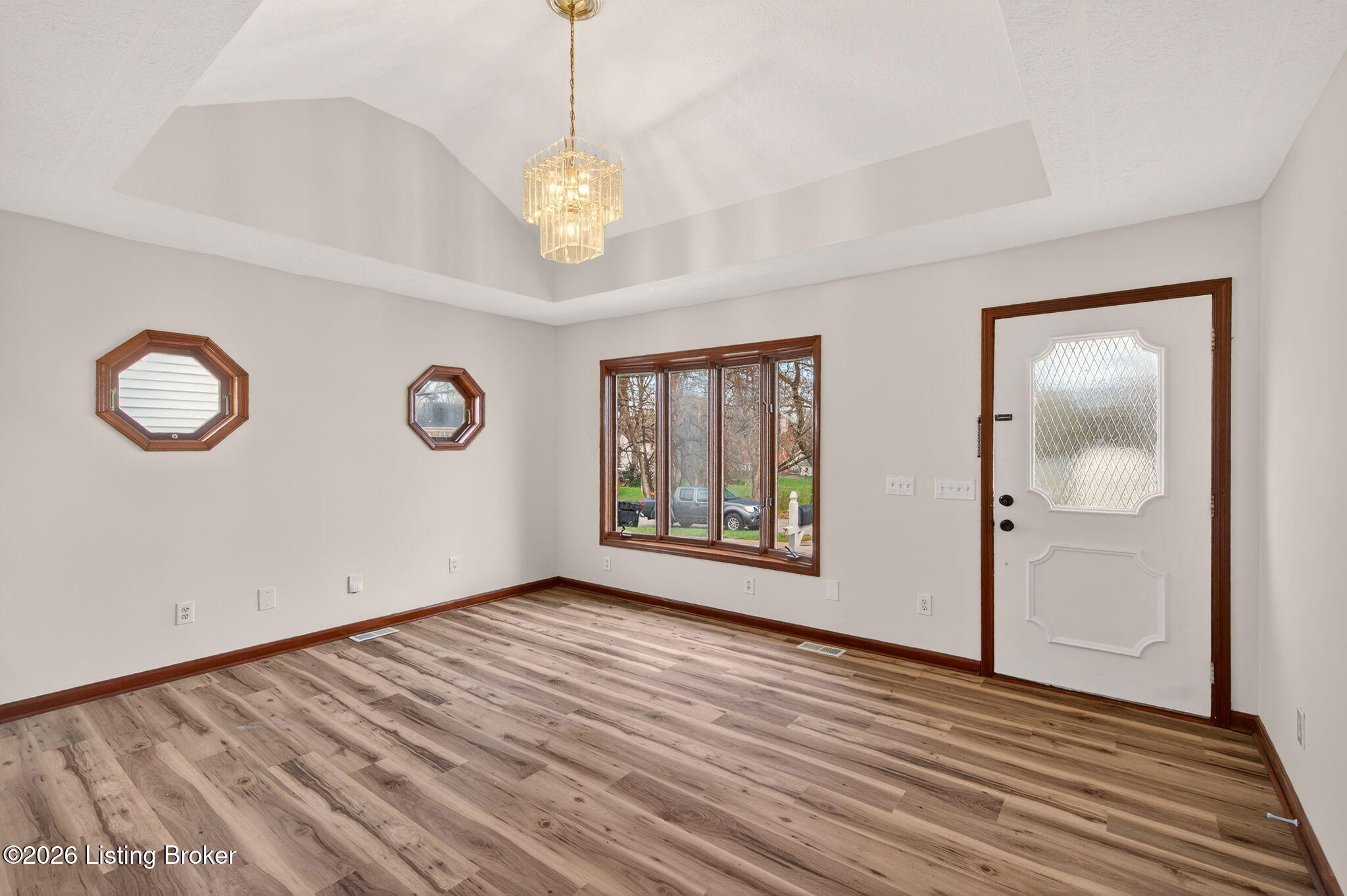 102 W Florence Ave
