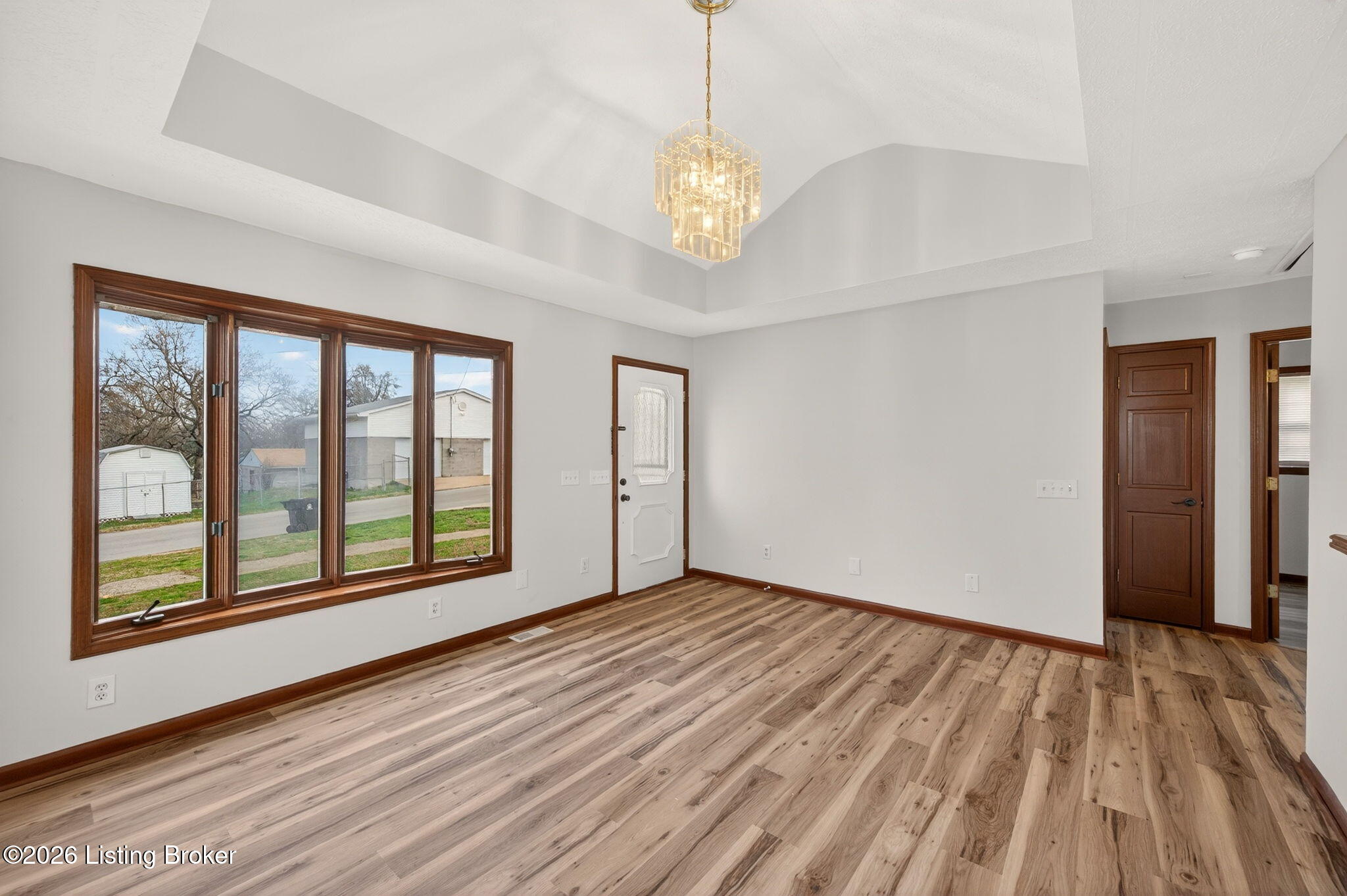 102 W Florence Ave