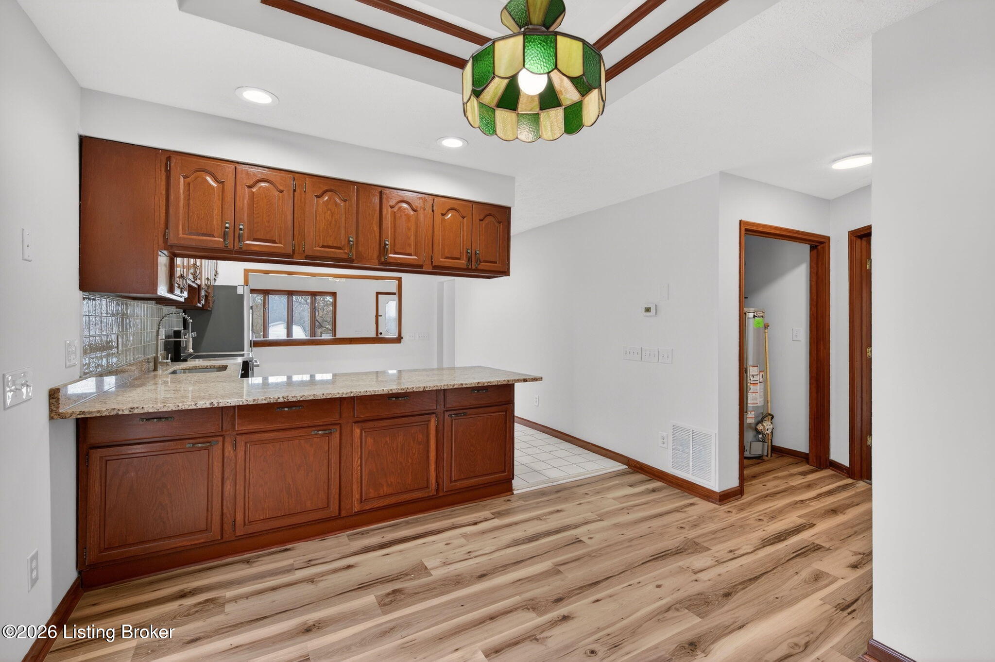 102 W Florence Ave