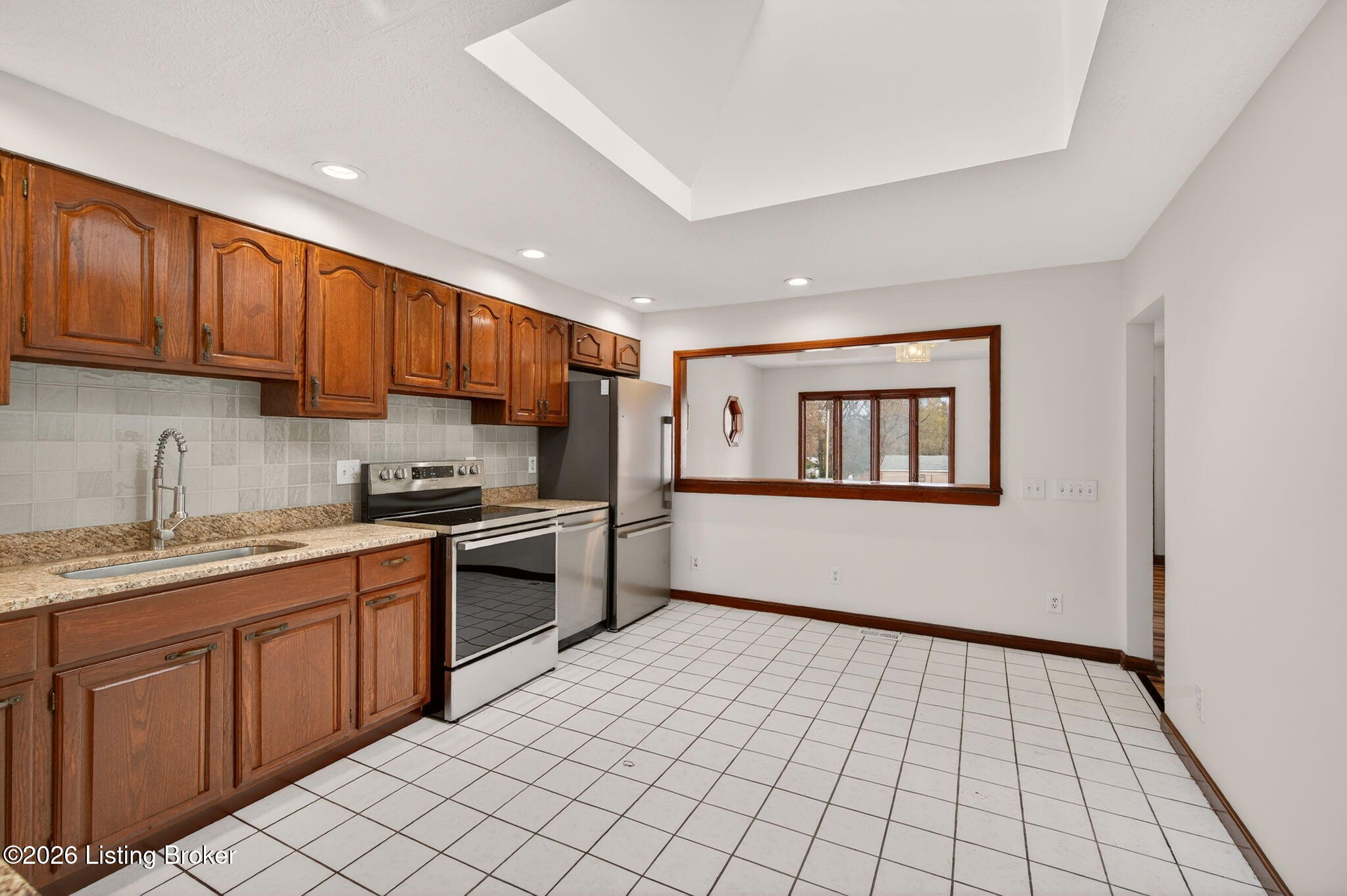 102 W Florence Ave
