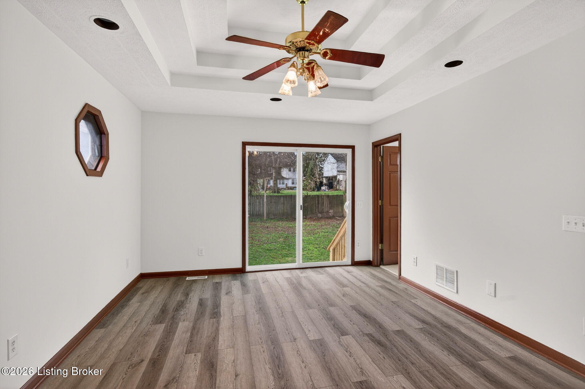102 W Florence Ave