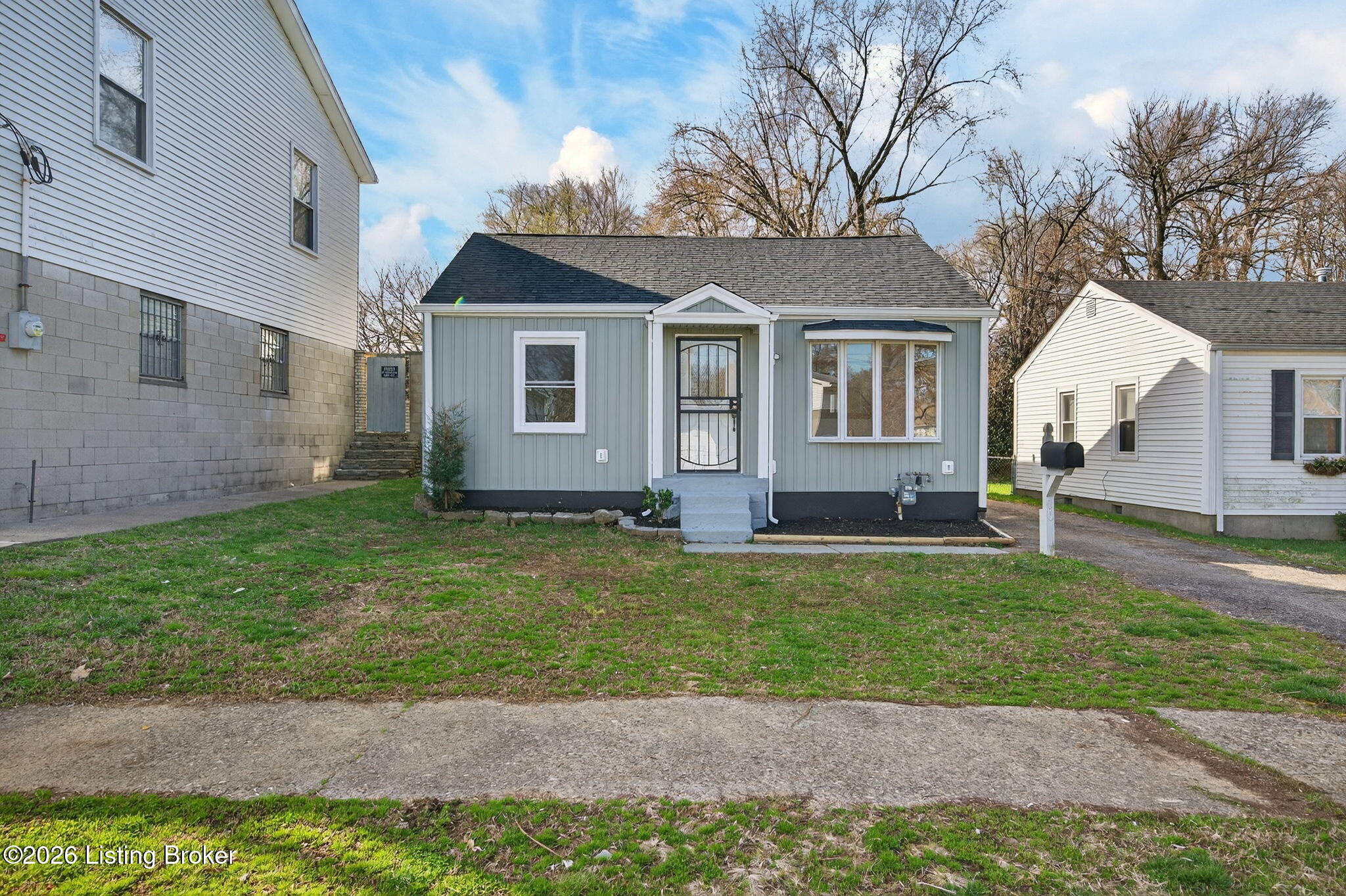 102 W Florence Ave