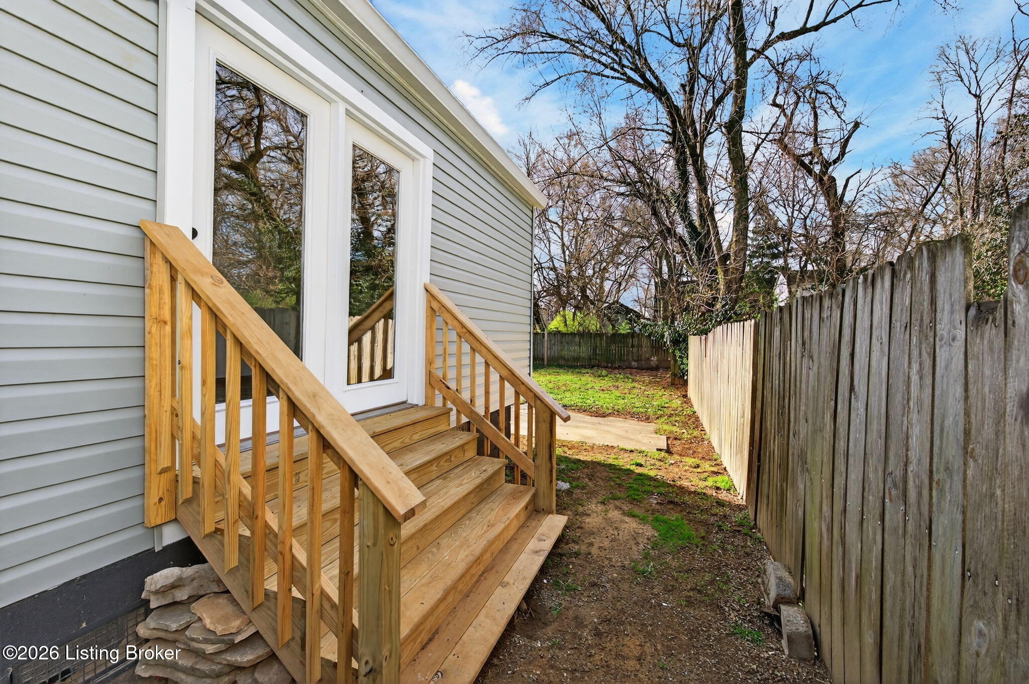 102 W Florence Ave
