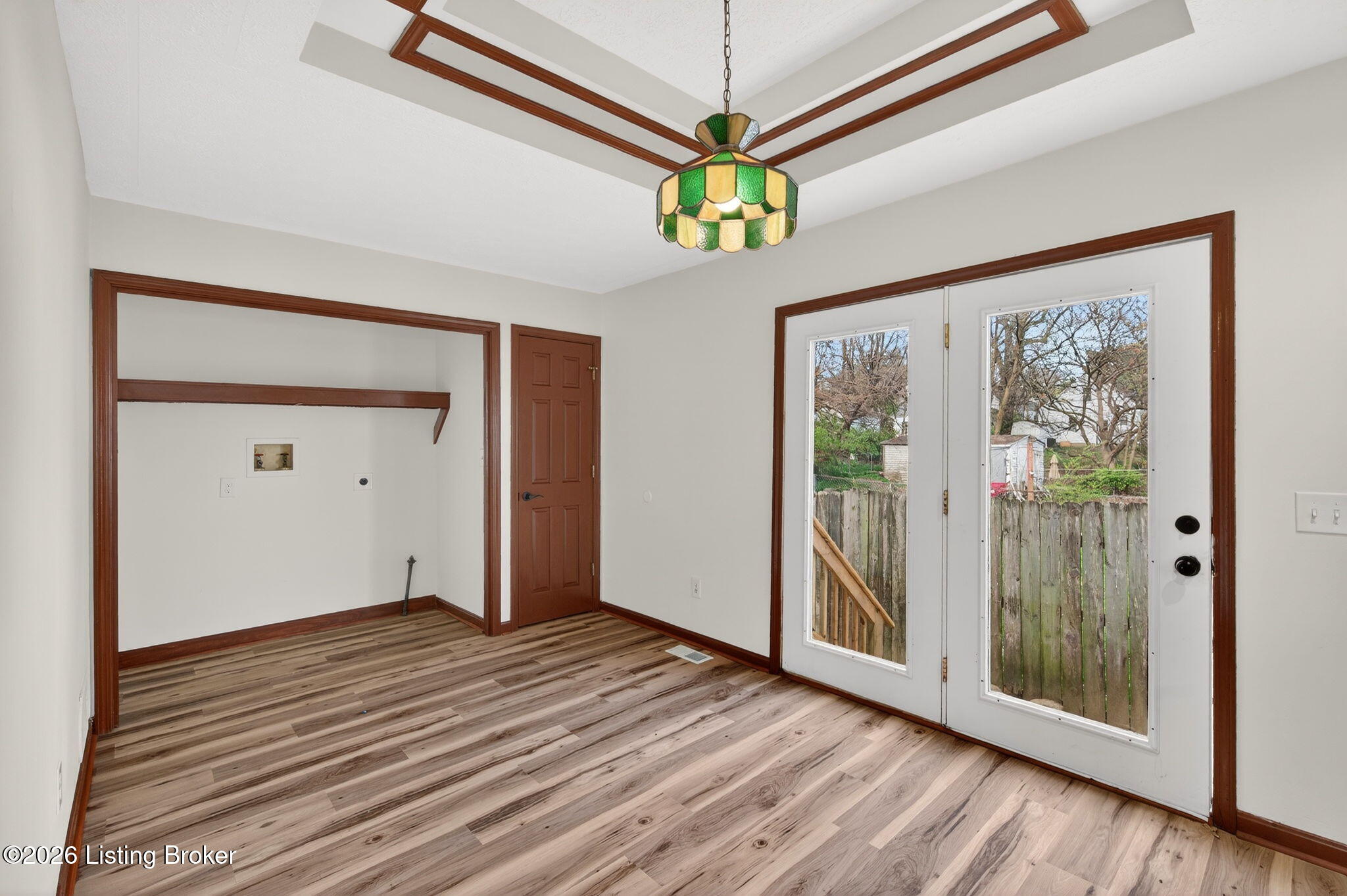 102 W Florence Ave