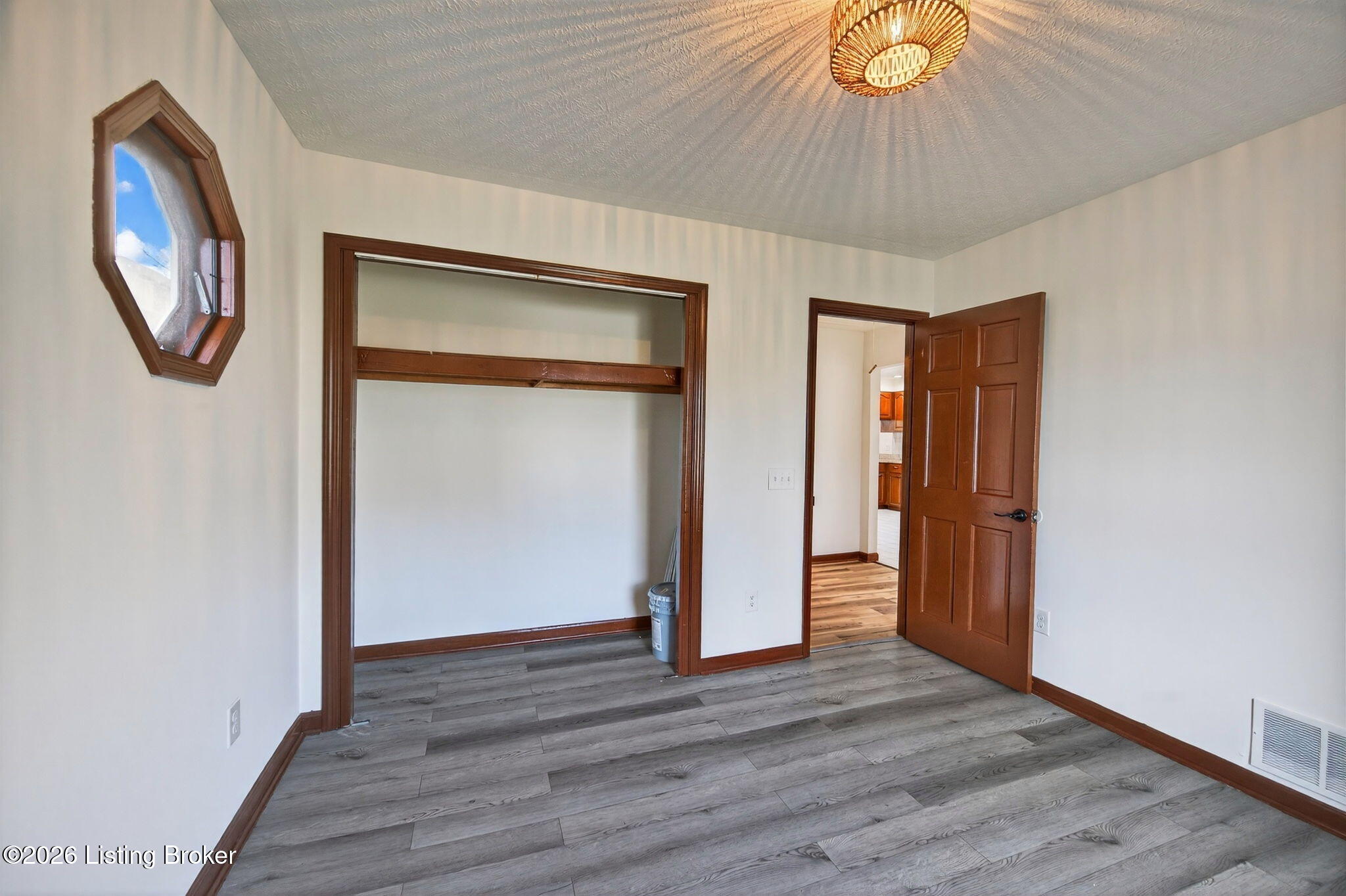 102 W Florence Ave