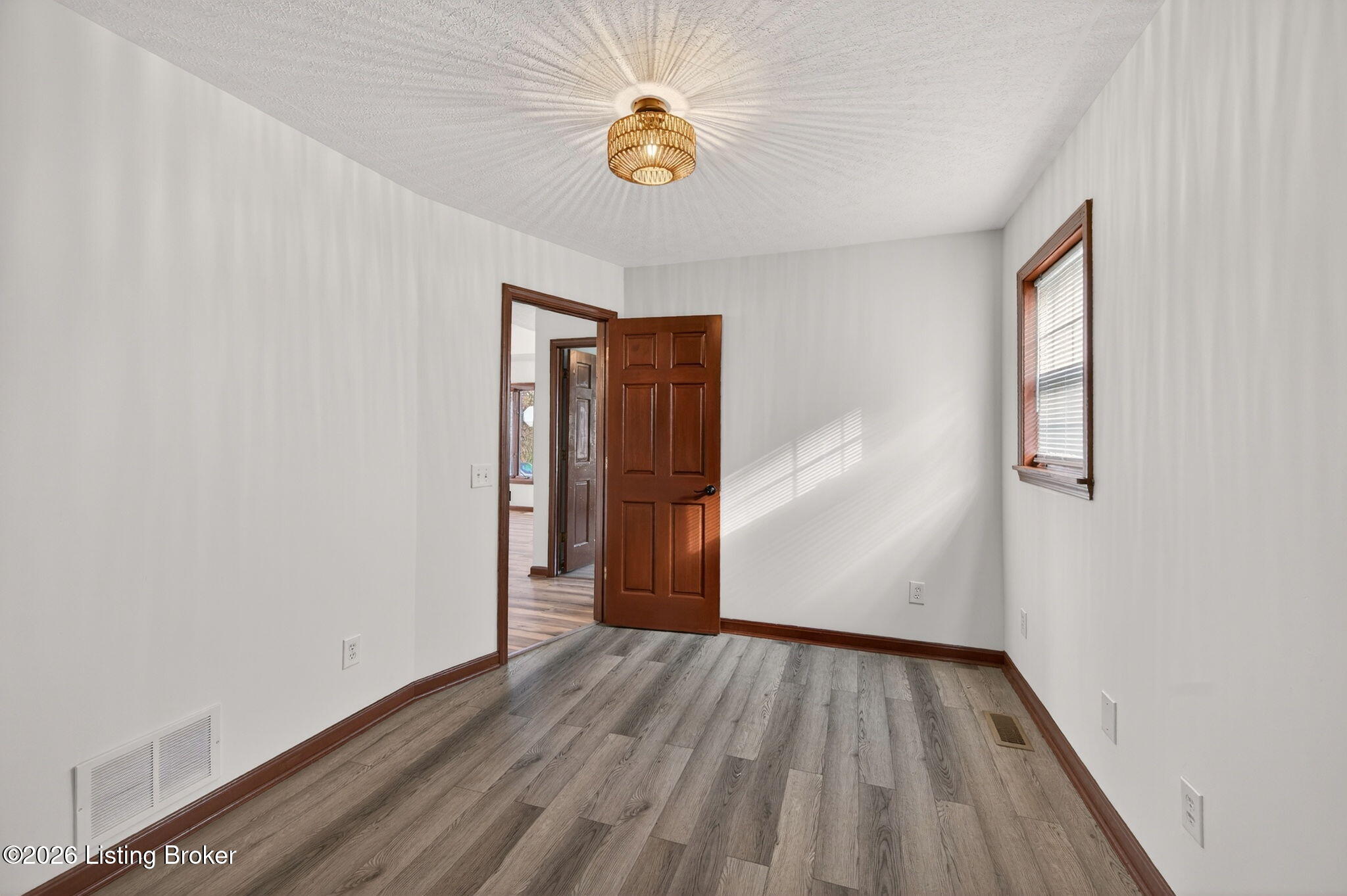 102 W Florence Ave