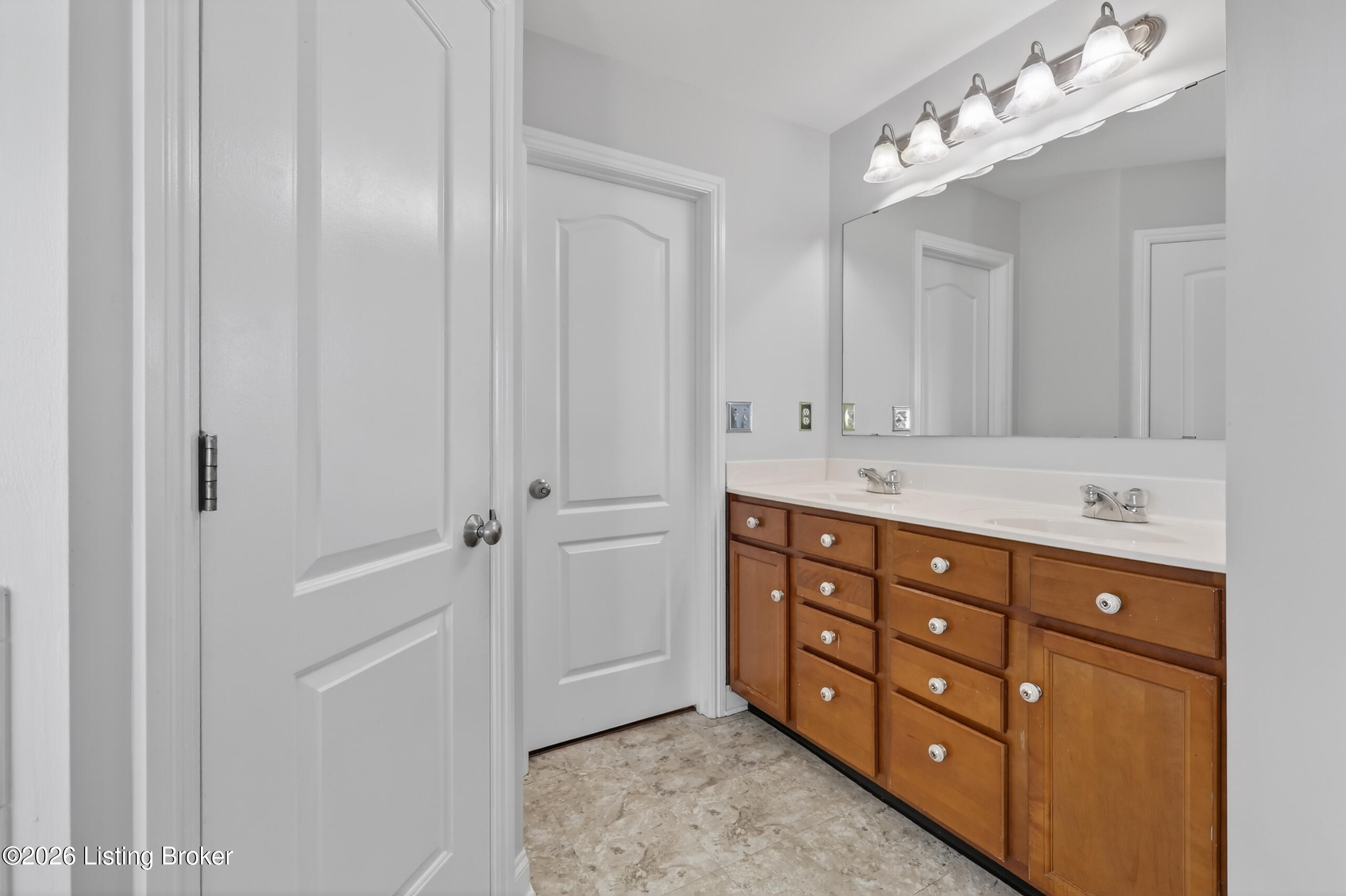 5609 Red Crested Way