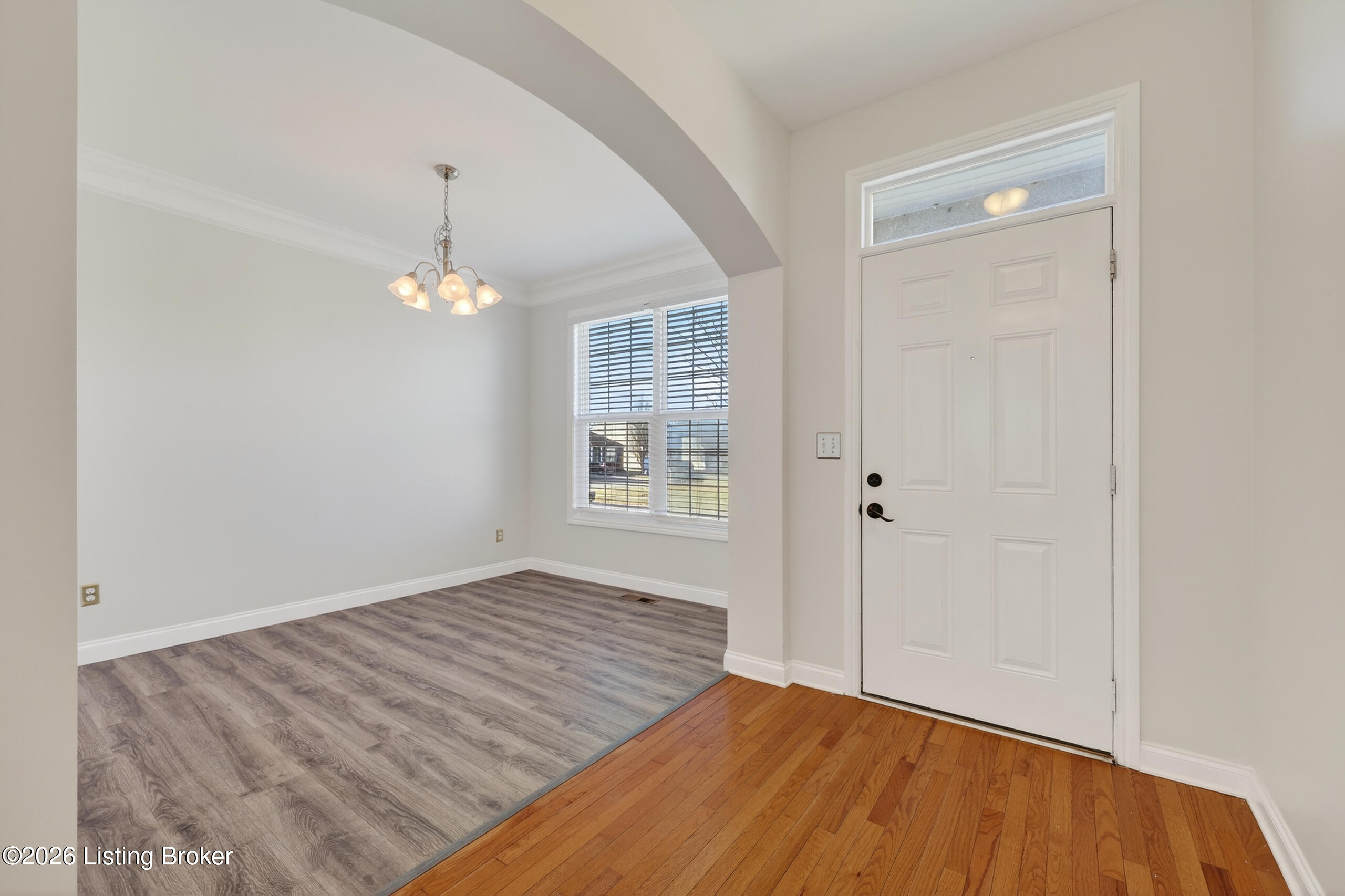 5609 Red Crested Way