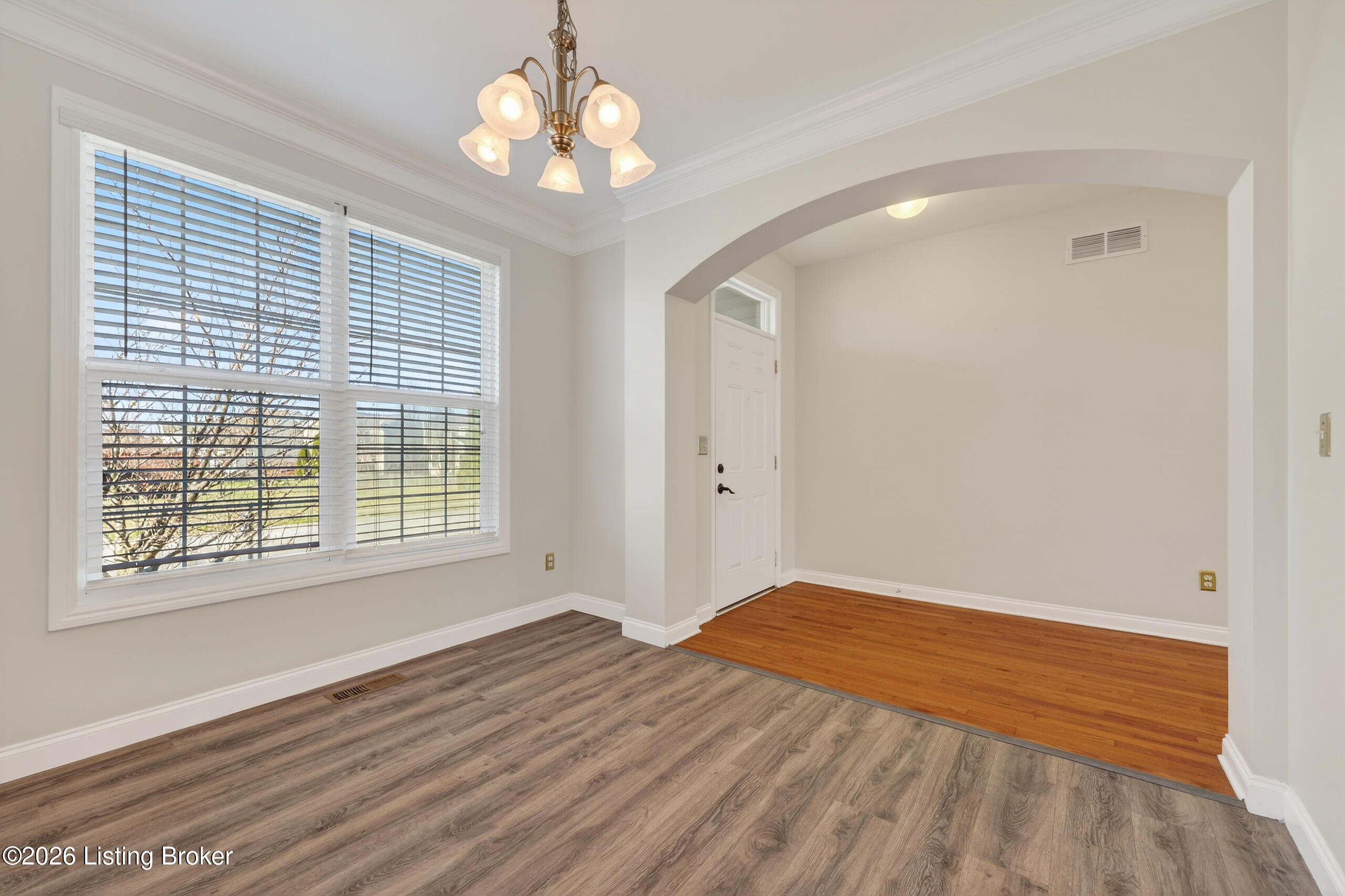 5609 Red Crested Way