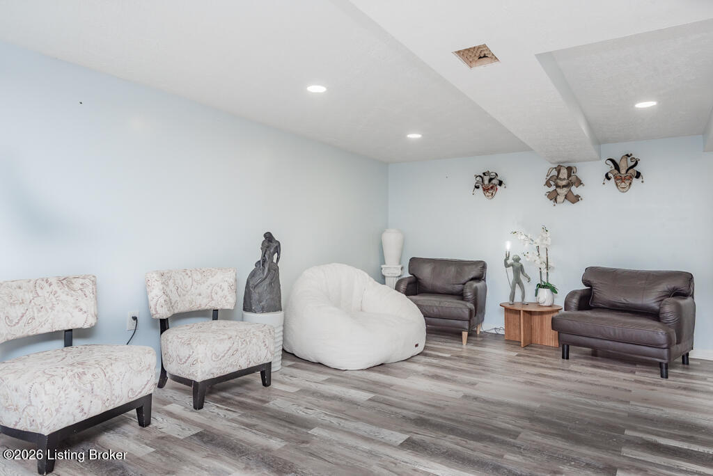 5307 Elise Way