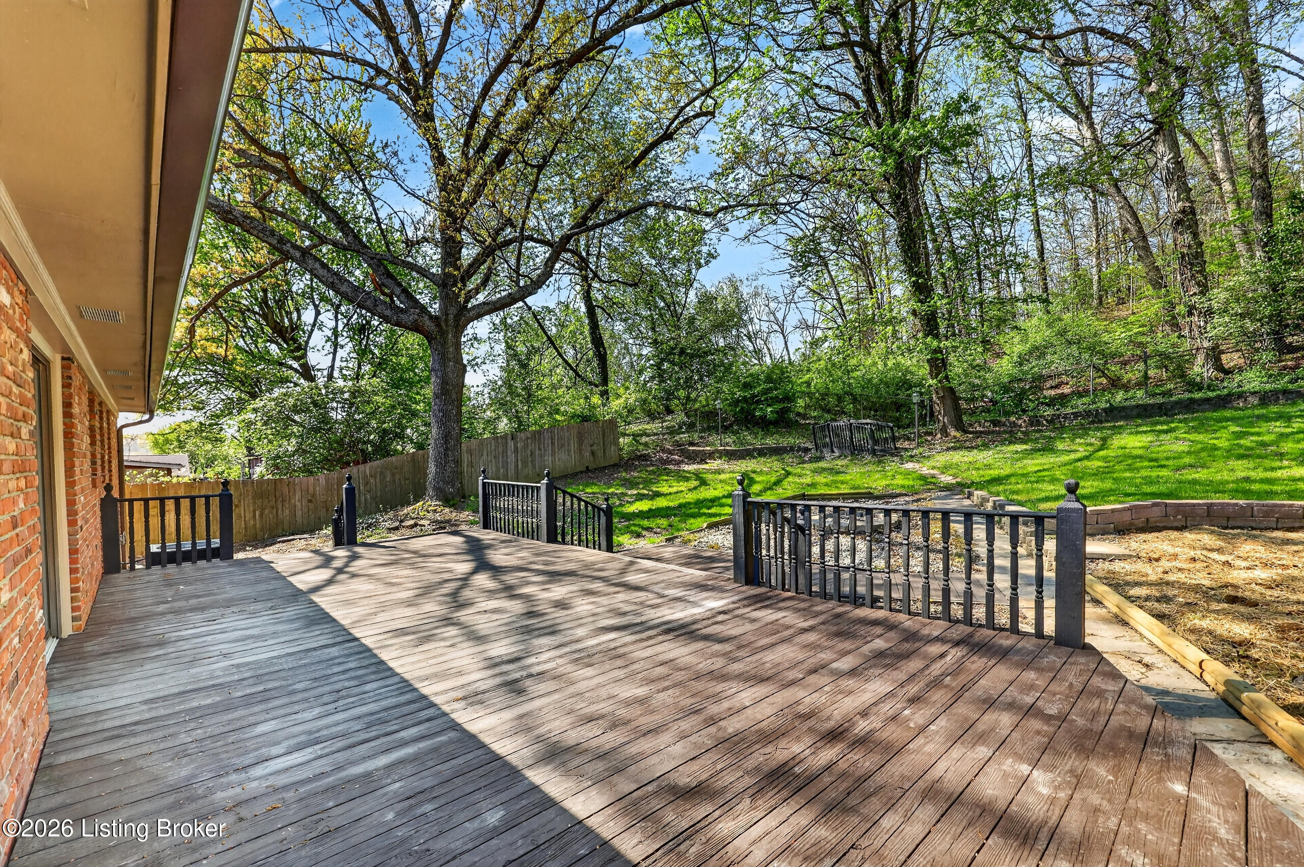 9206 Lakeridge Dr