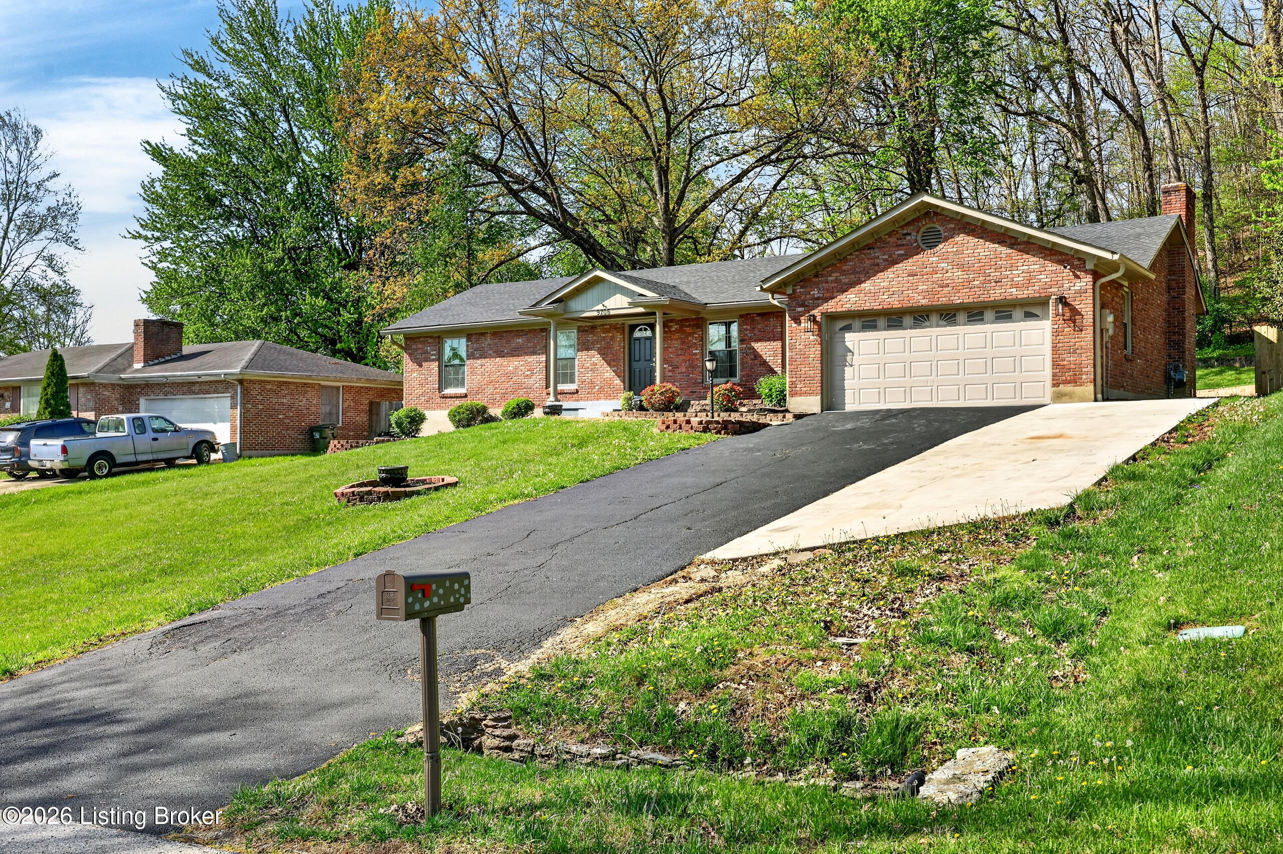 9206 Lakeridge Dr