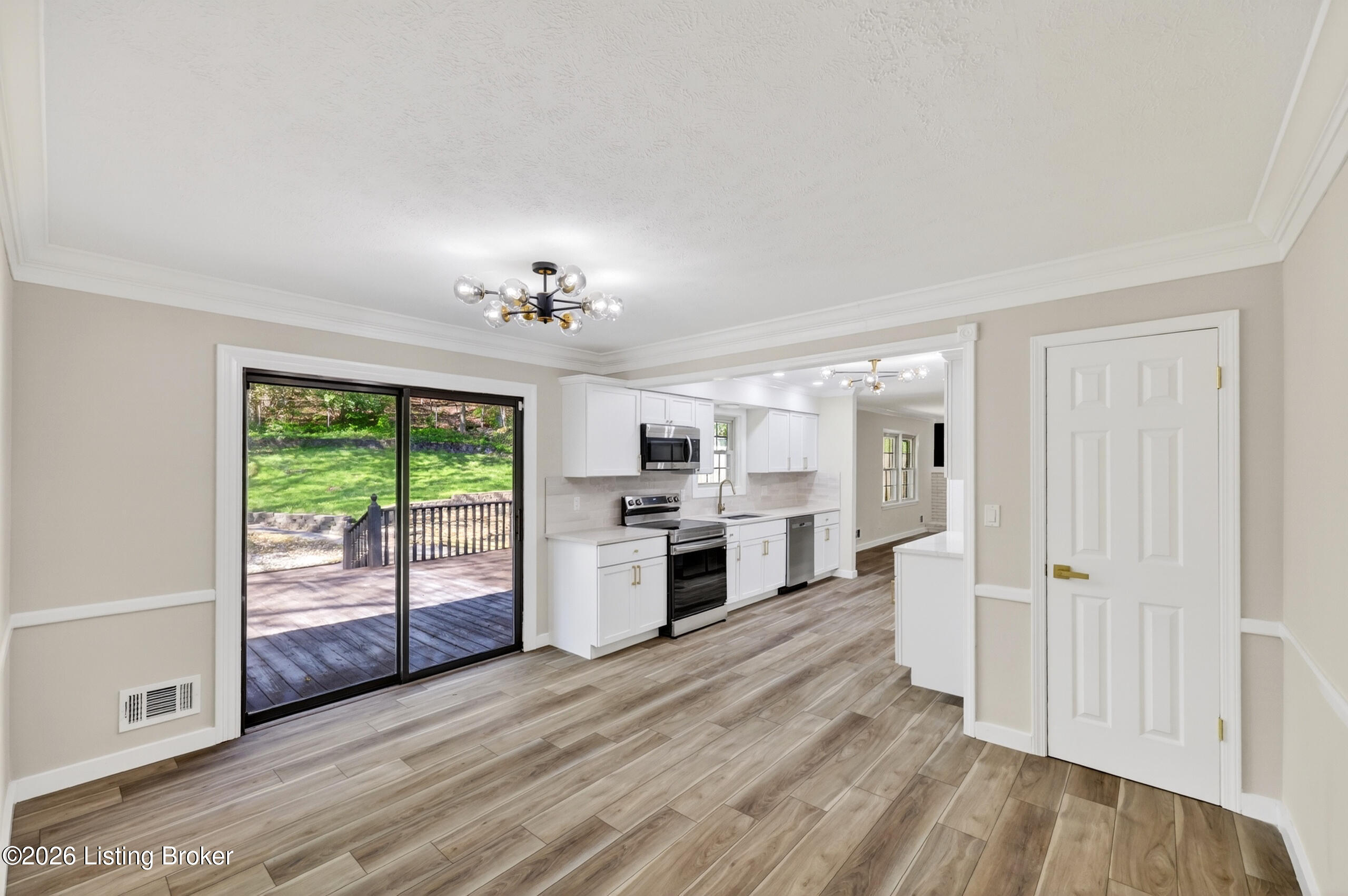 9206 Lakeridge Dr