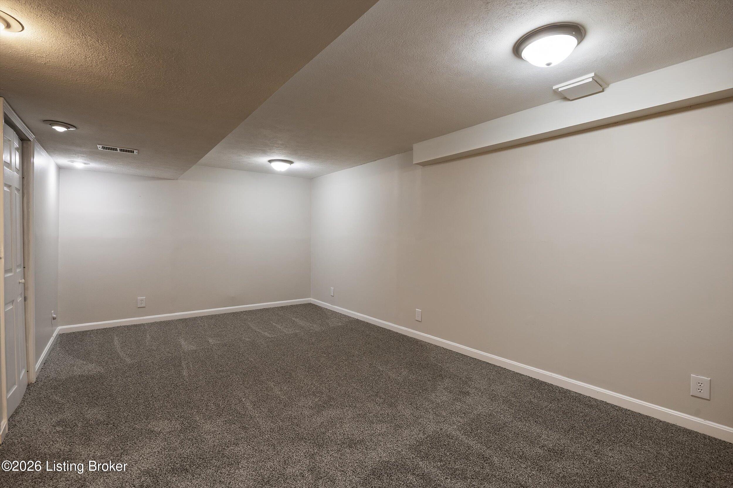 6711 Cassidy Cir