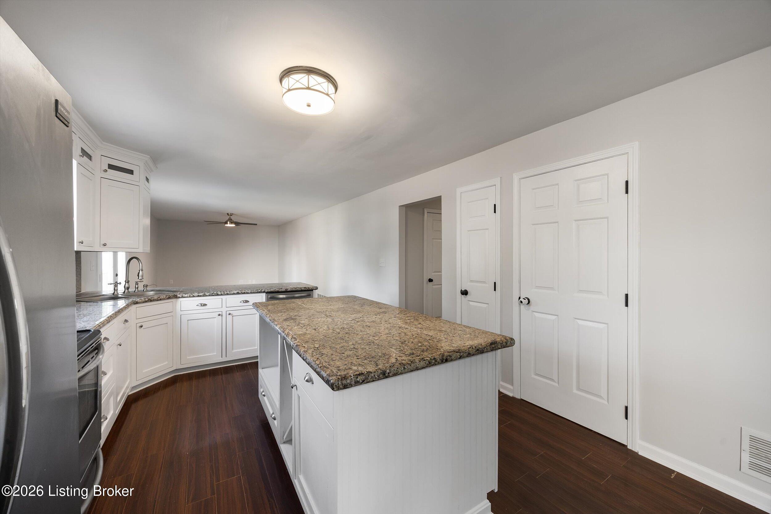 6711 Cassidy Cir