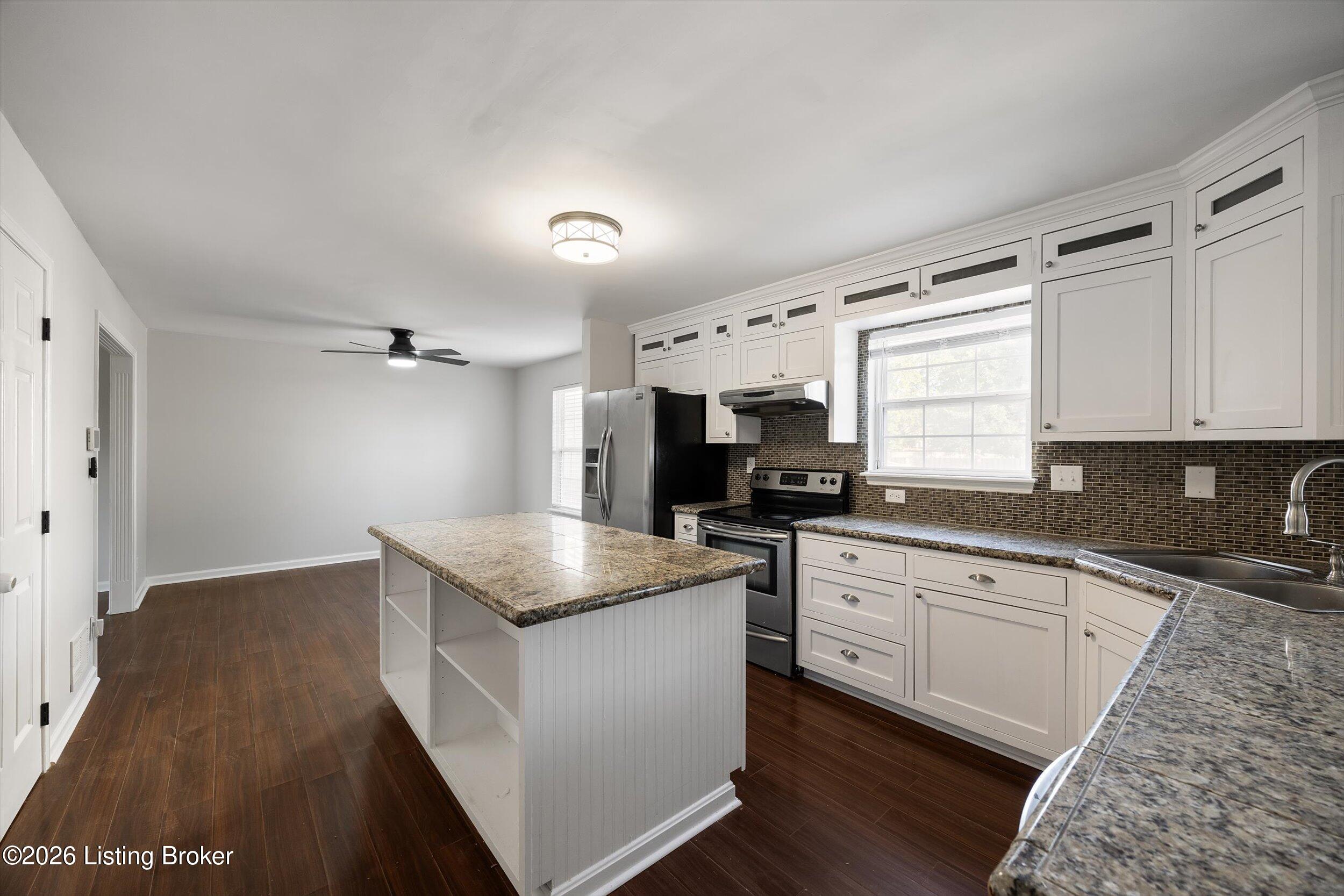 6711 Cassidy Cir