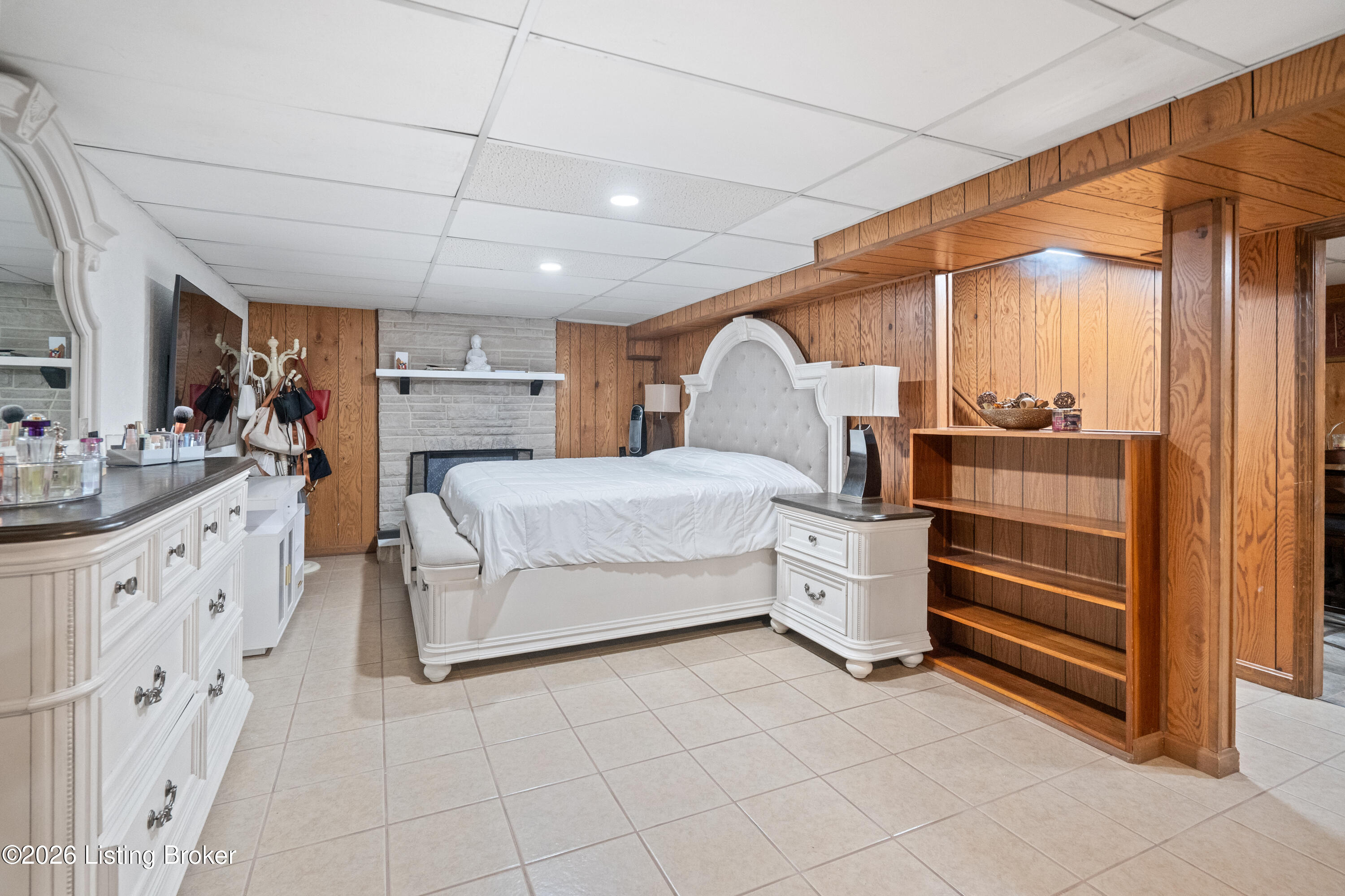 7028 Uranus Dr