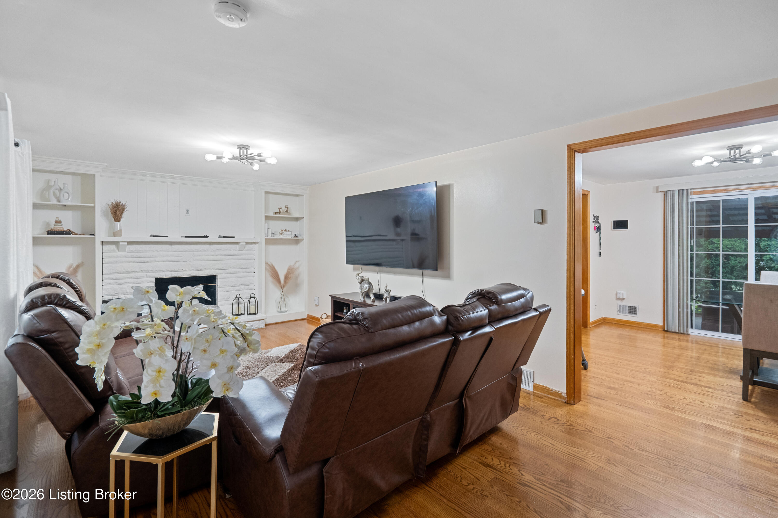 7028 Uranus Dr