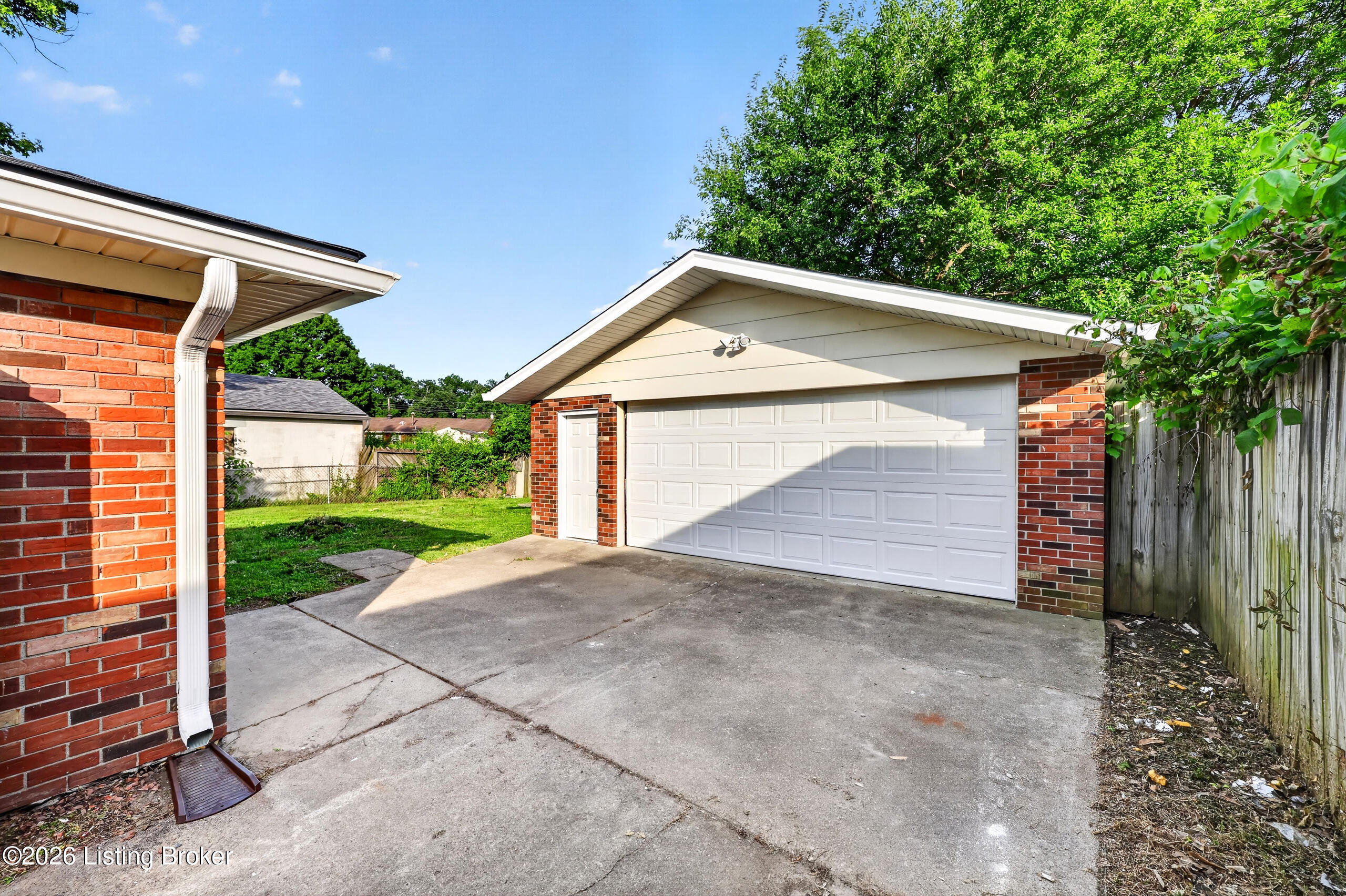 112 Daryl Ct