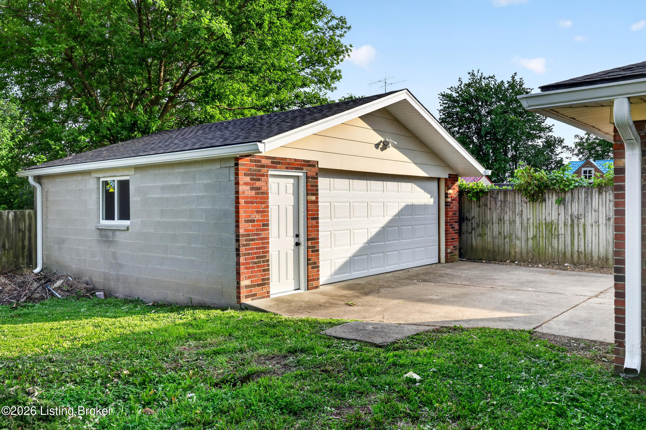112 Daryl Ct