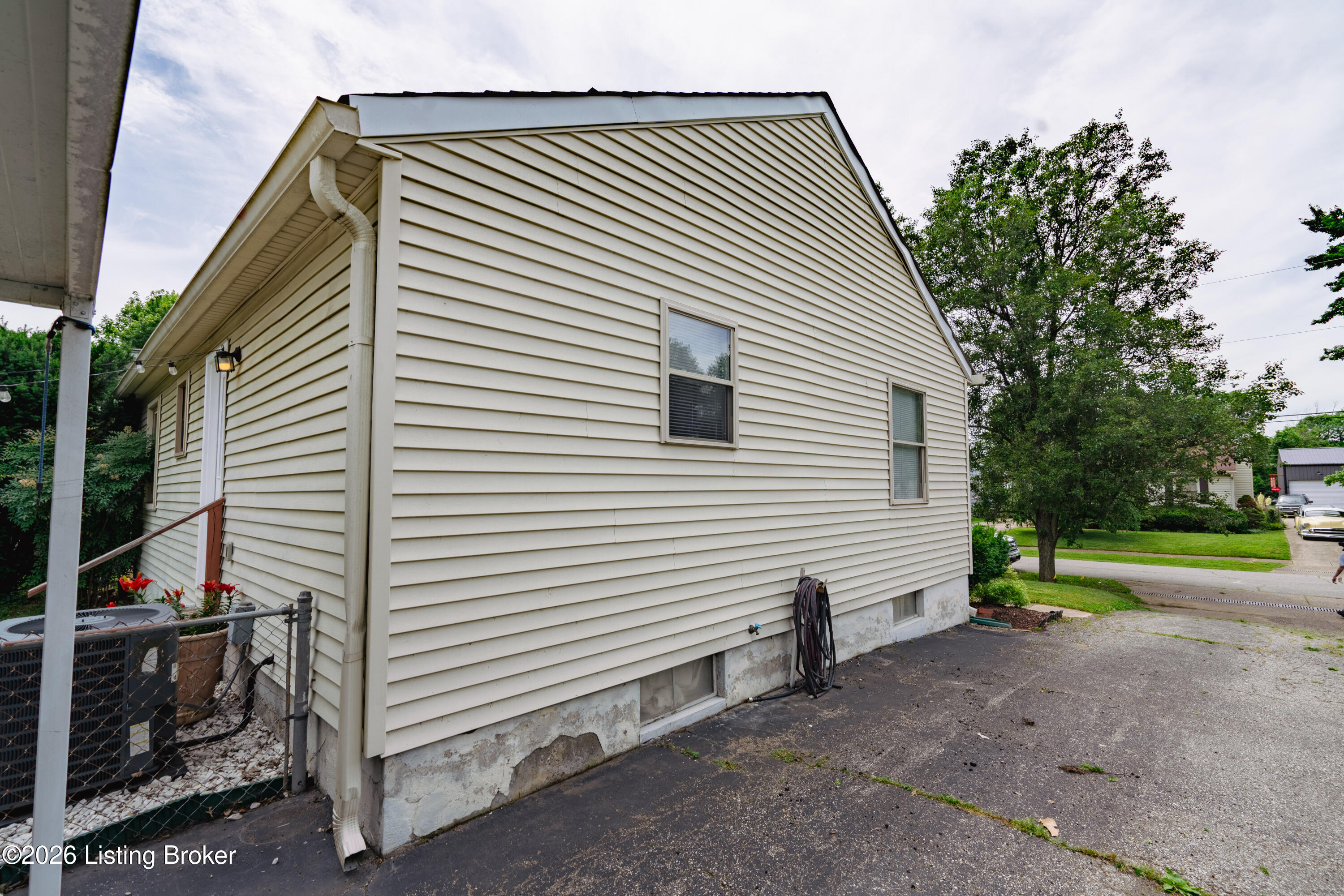 4729 Cliff Ave