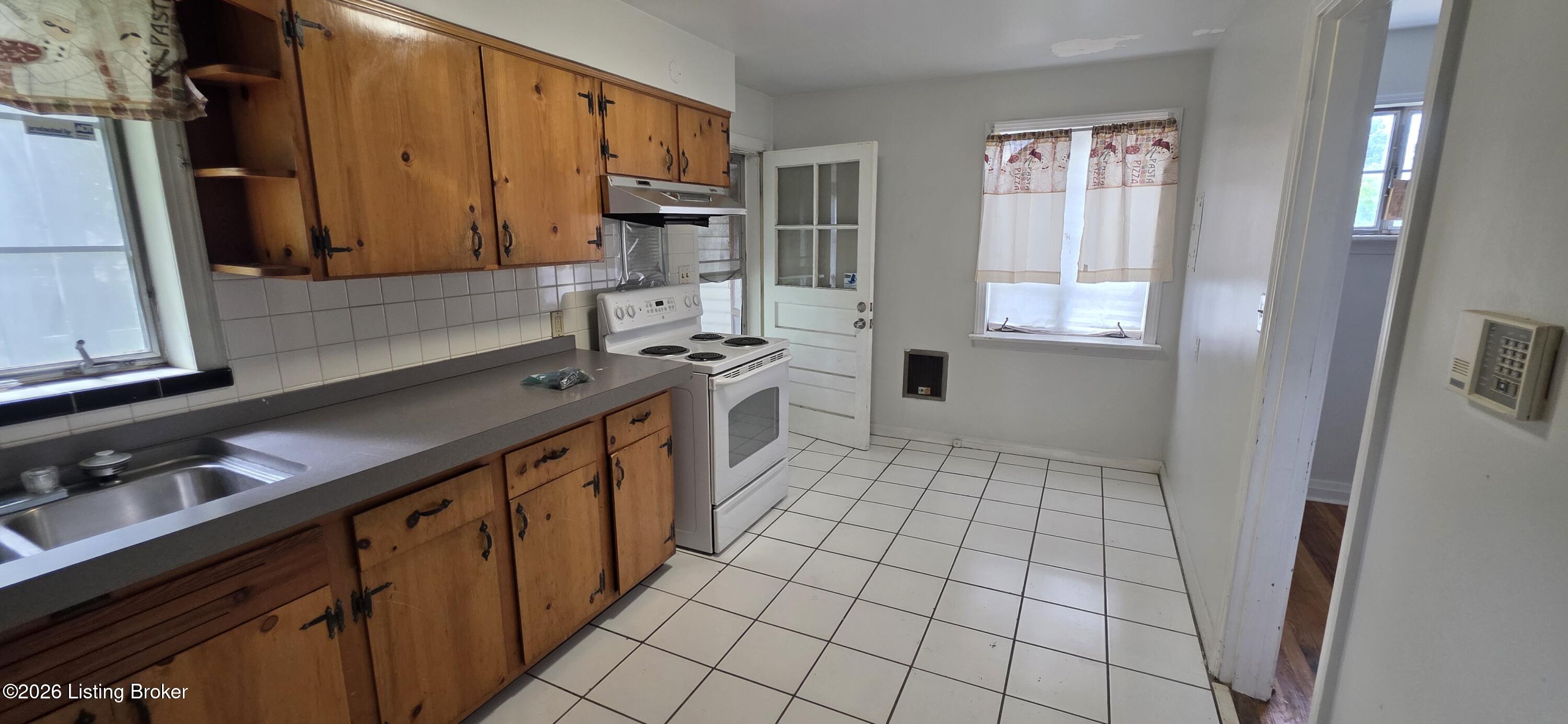 2216 Plantation Dr