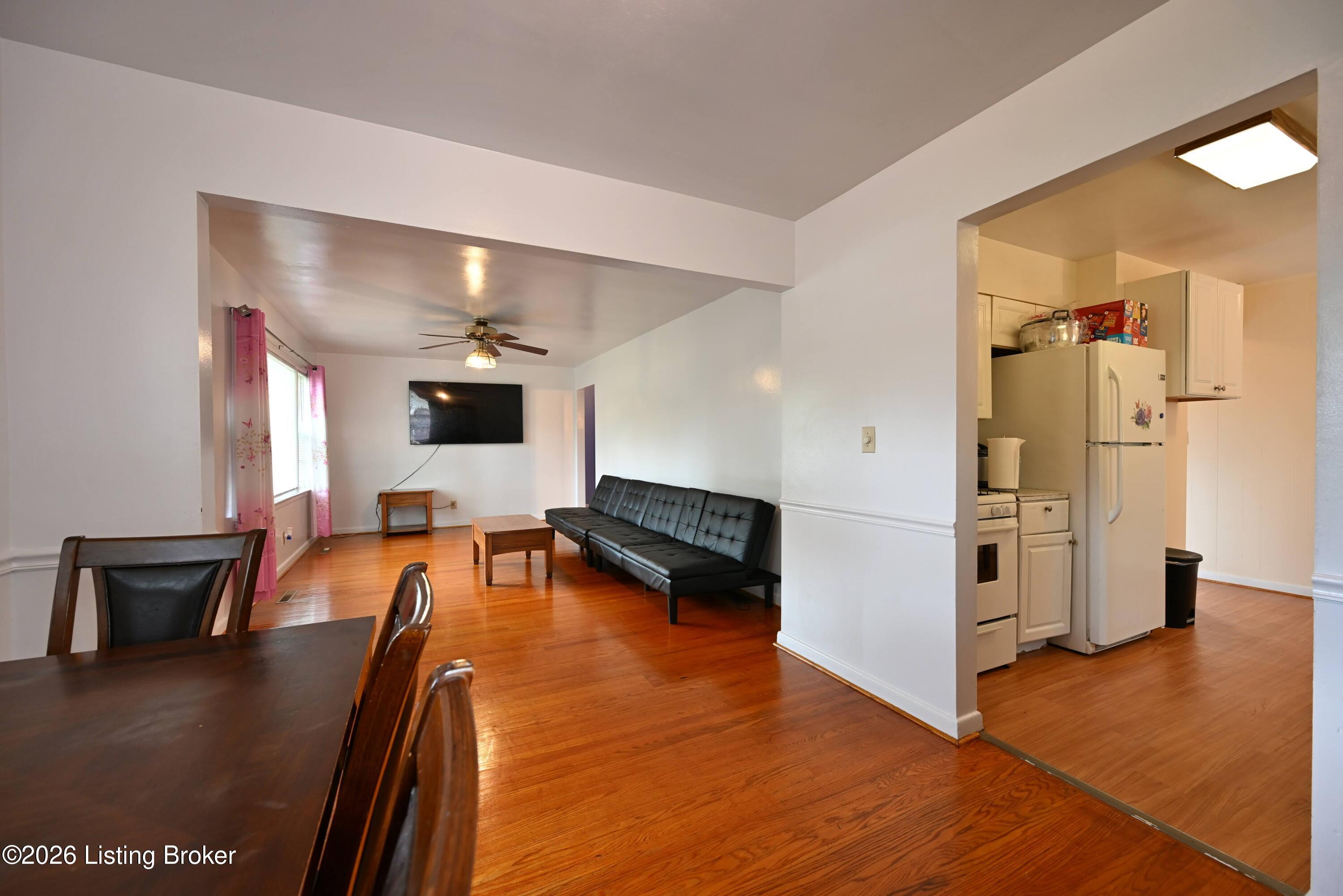 5521 Shorewood Dr