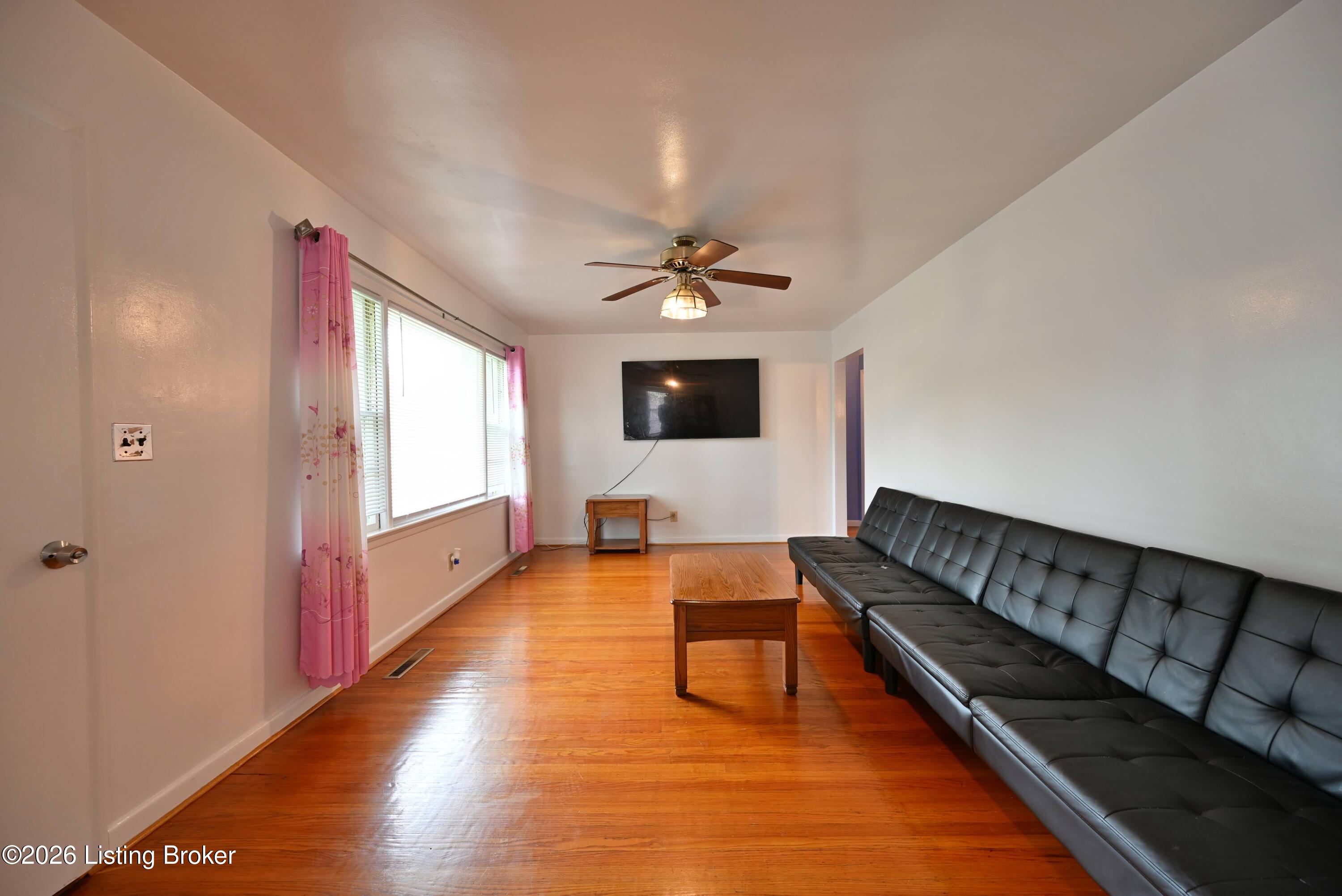 5521 Shorewood Dr