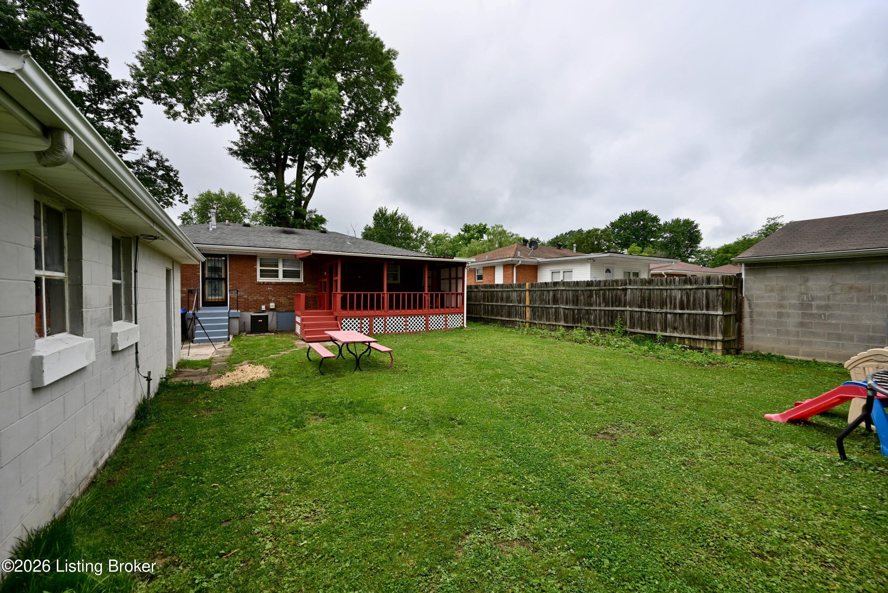 5521 Shorewood Dr