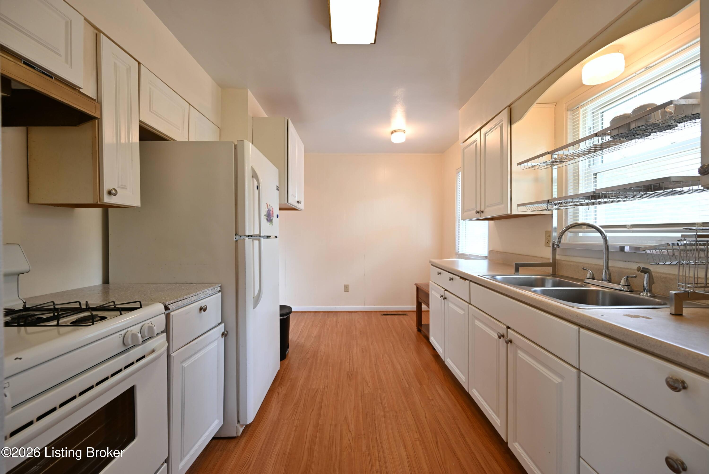 5521 Shorewood Dr
