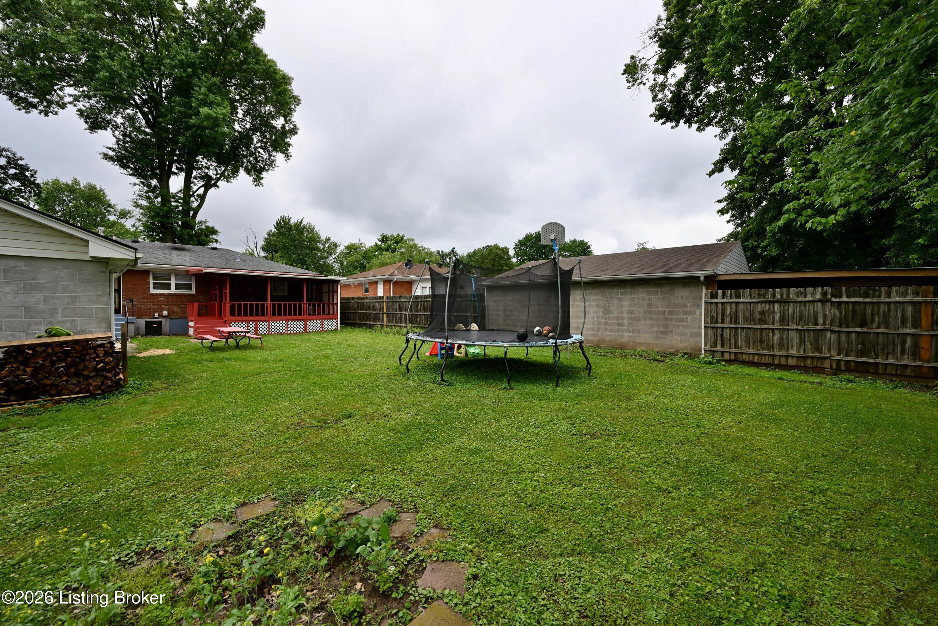5521 Shorewood Dr