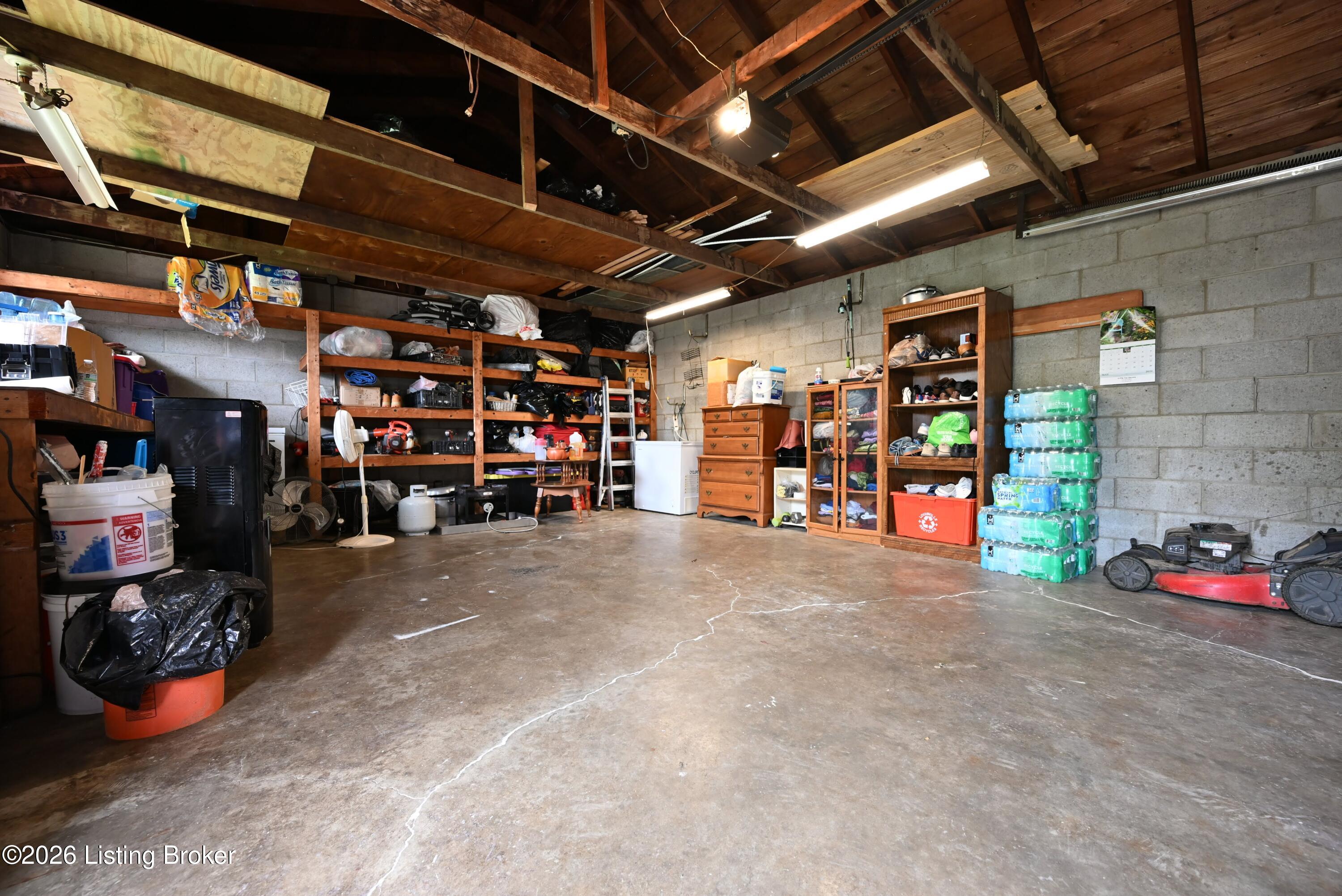 5521 Shorewood Dr