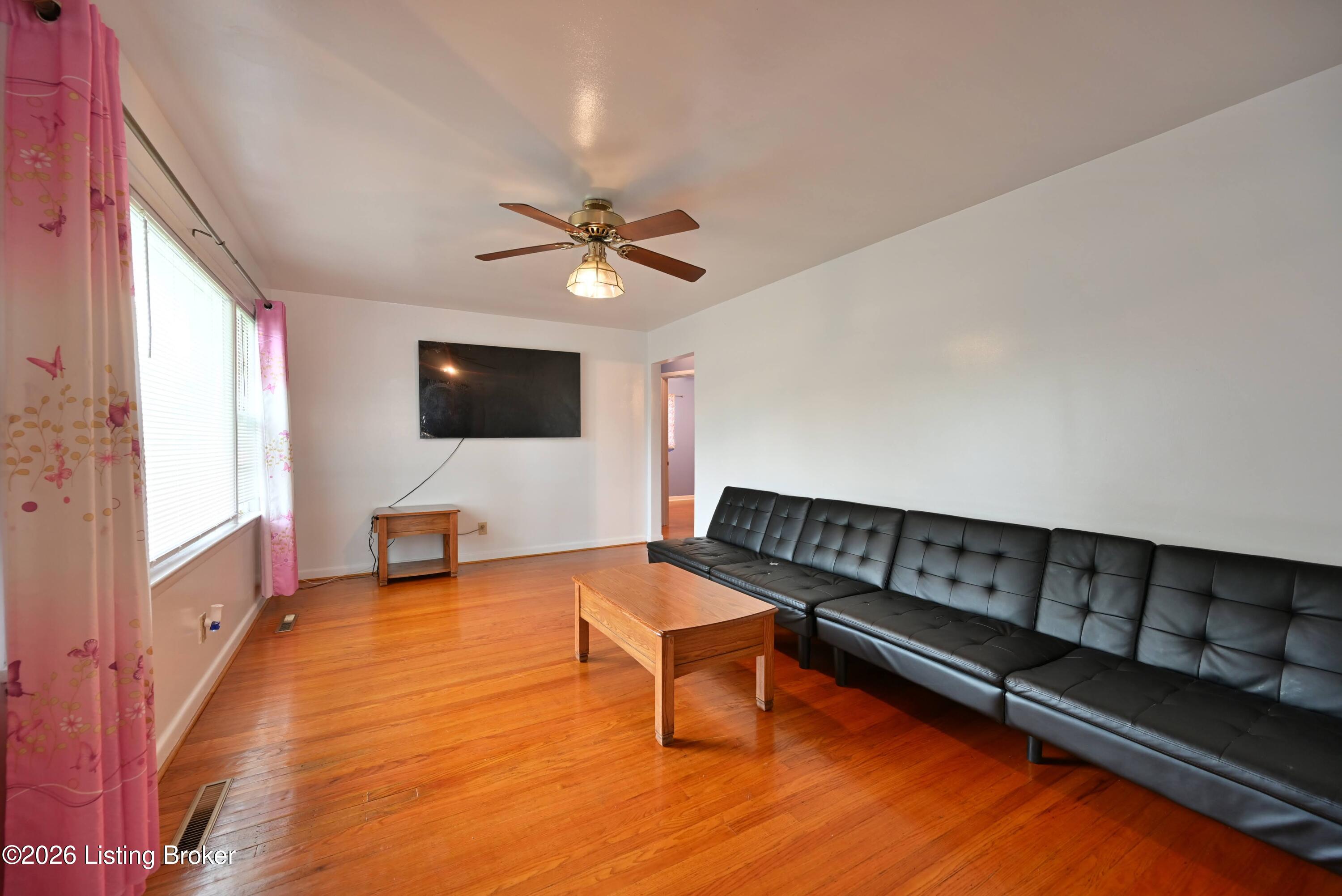 5521 Shorewood Dr