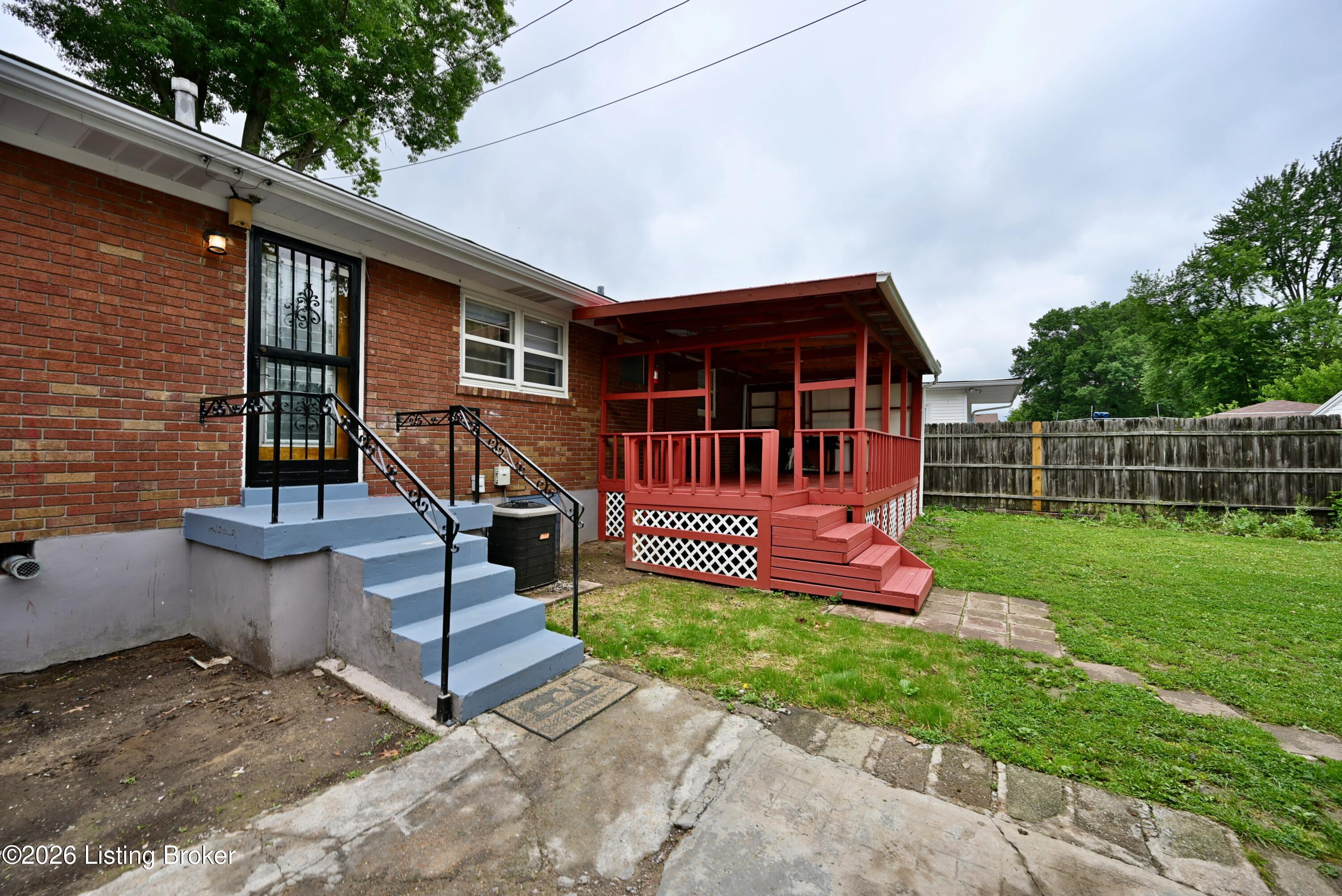 5521 Shorewood Dr
