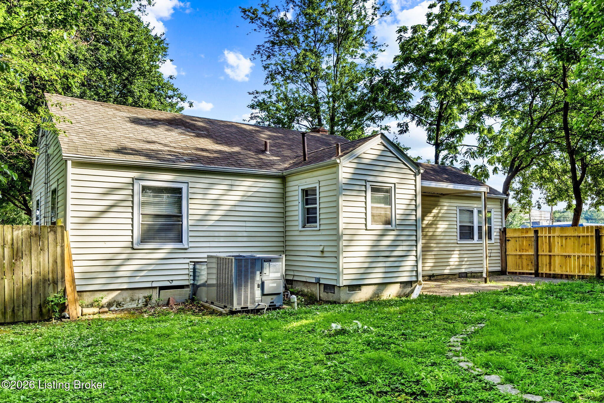 1213 Krupp Park Dr