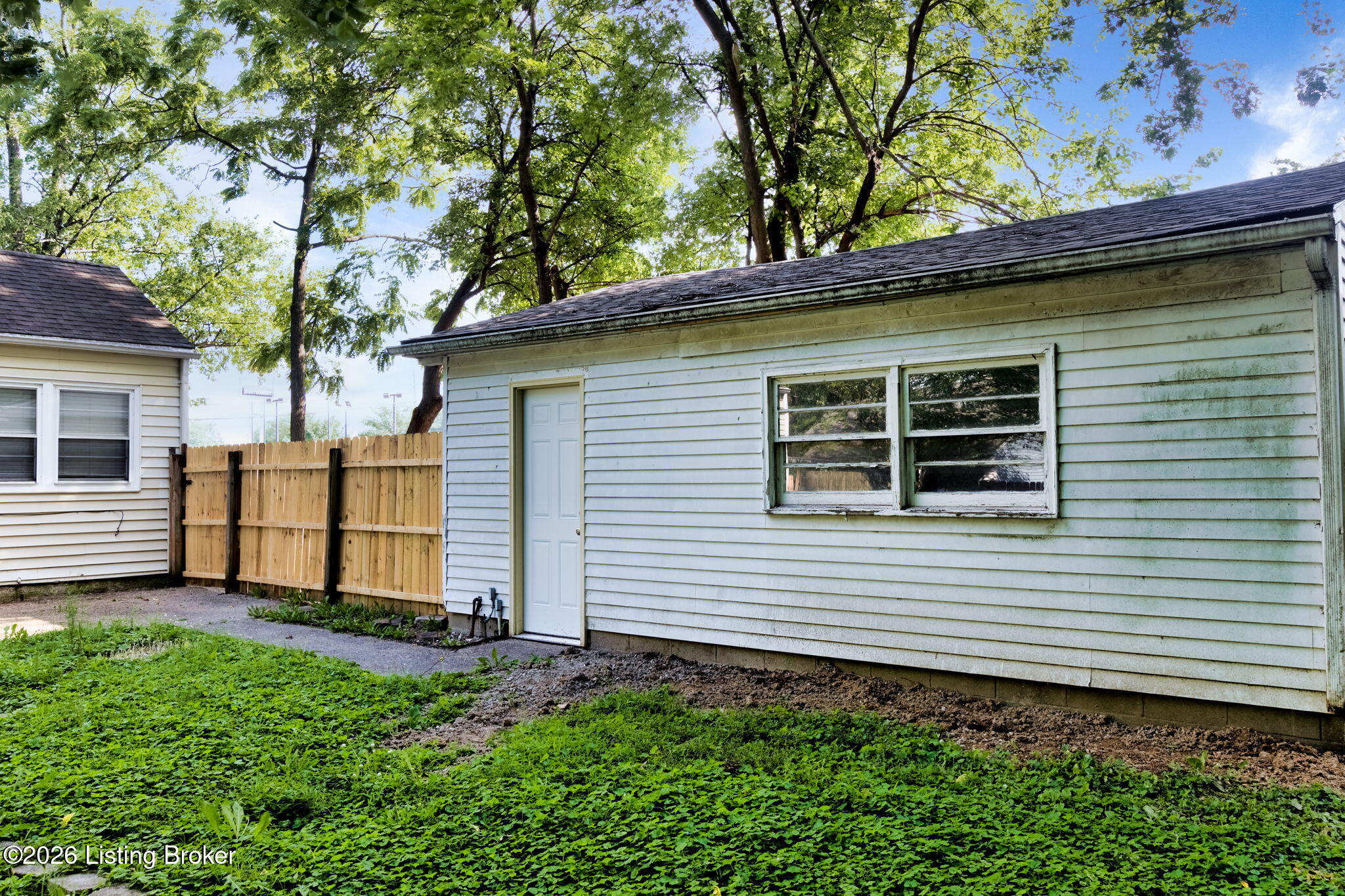 1213 Krupp Park Dr