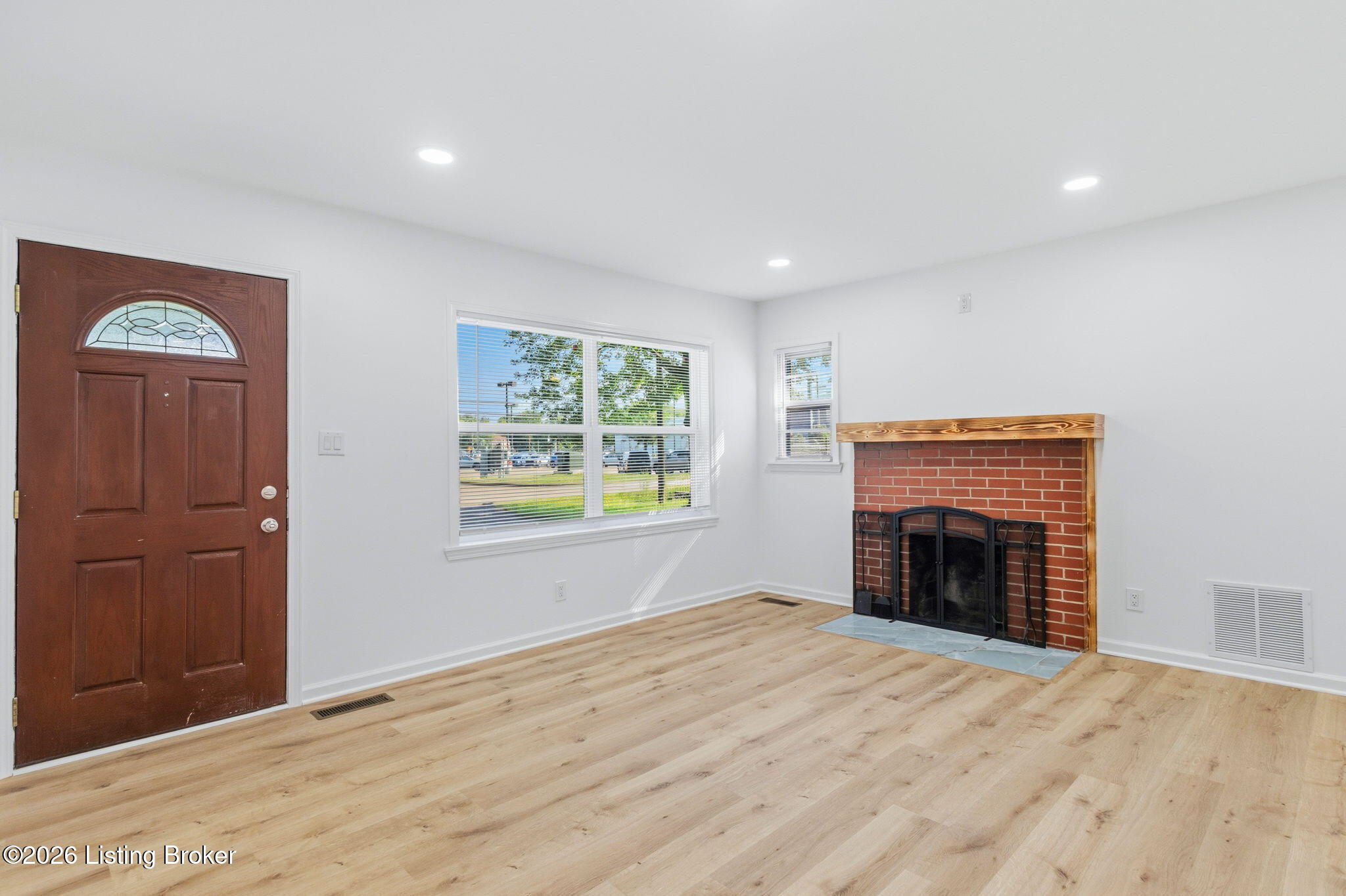 1213 Krupp Park Dr