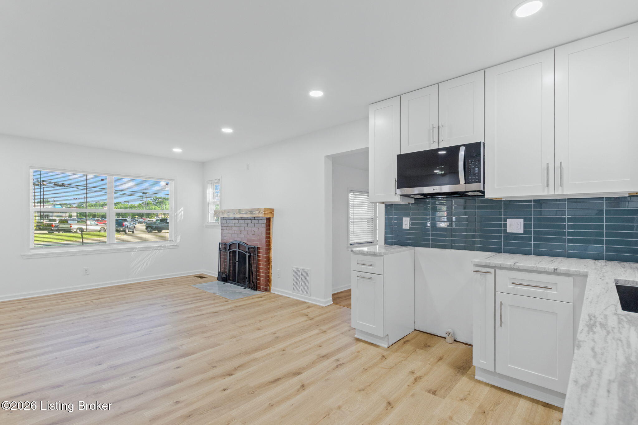1213 Krupp Park Dr