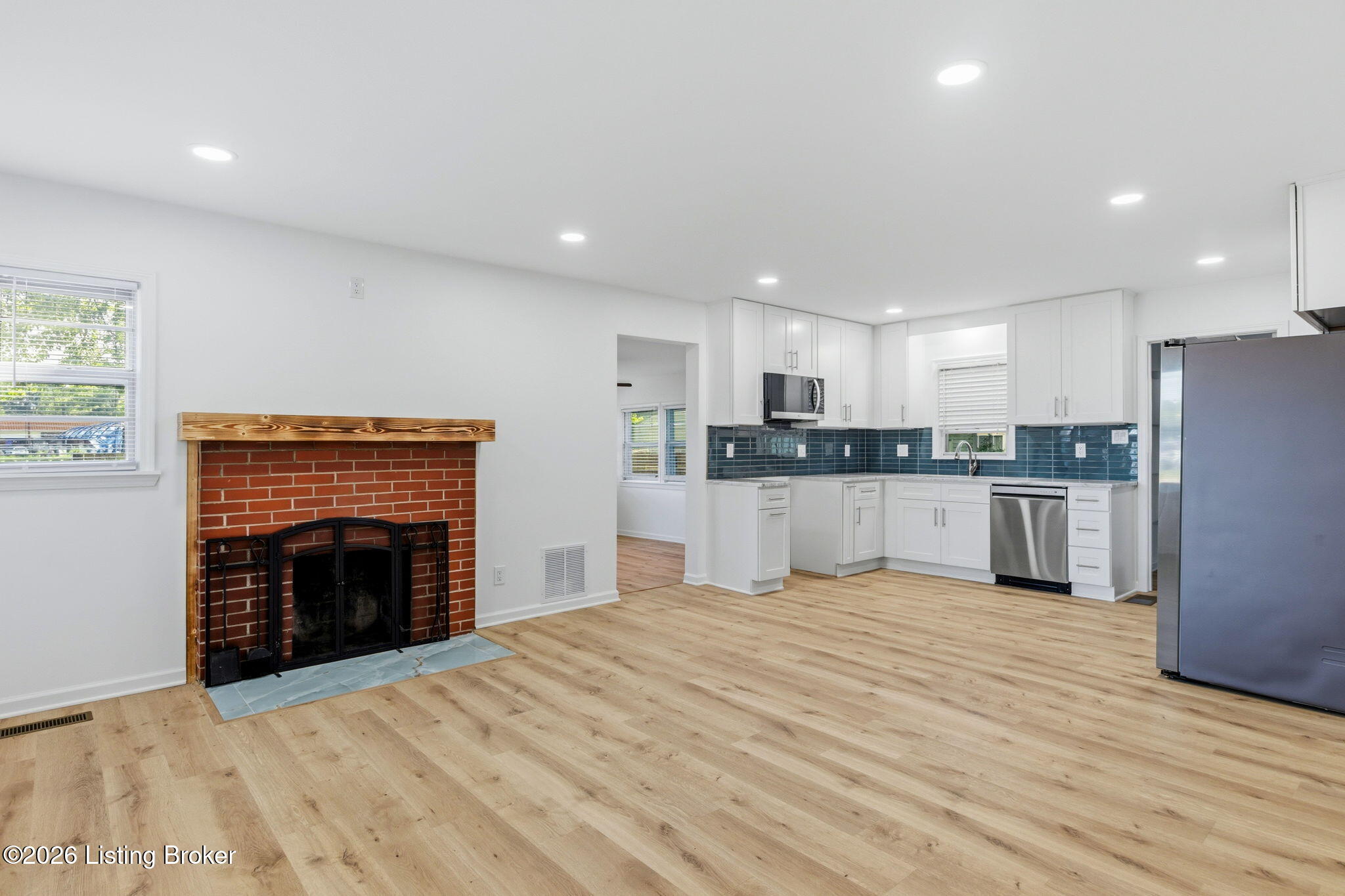 1213 Krupp Park Dr