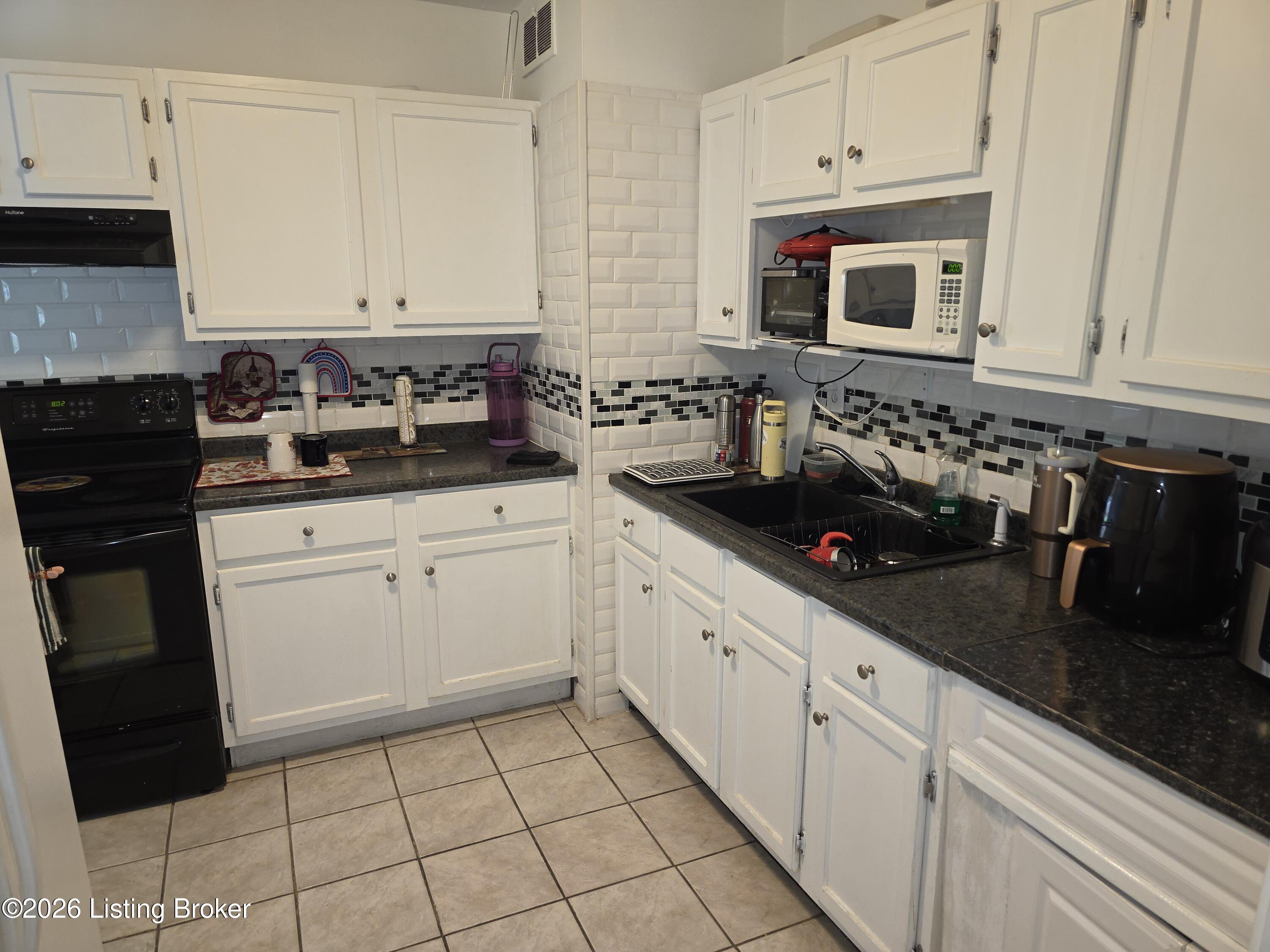 1706 Sarasota Ct