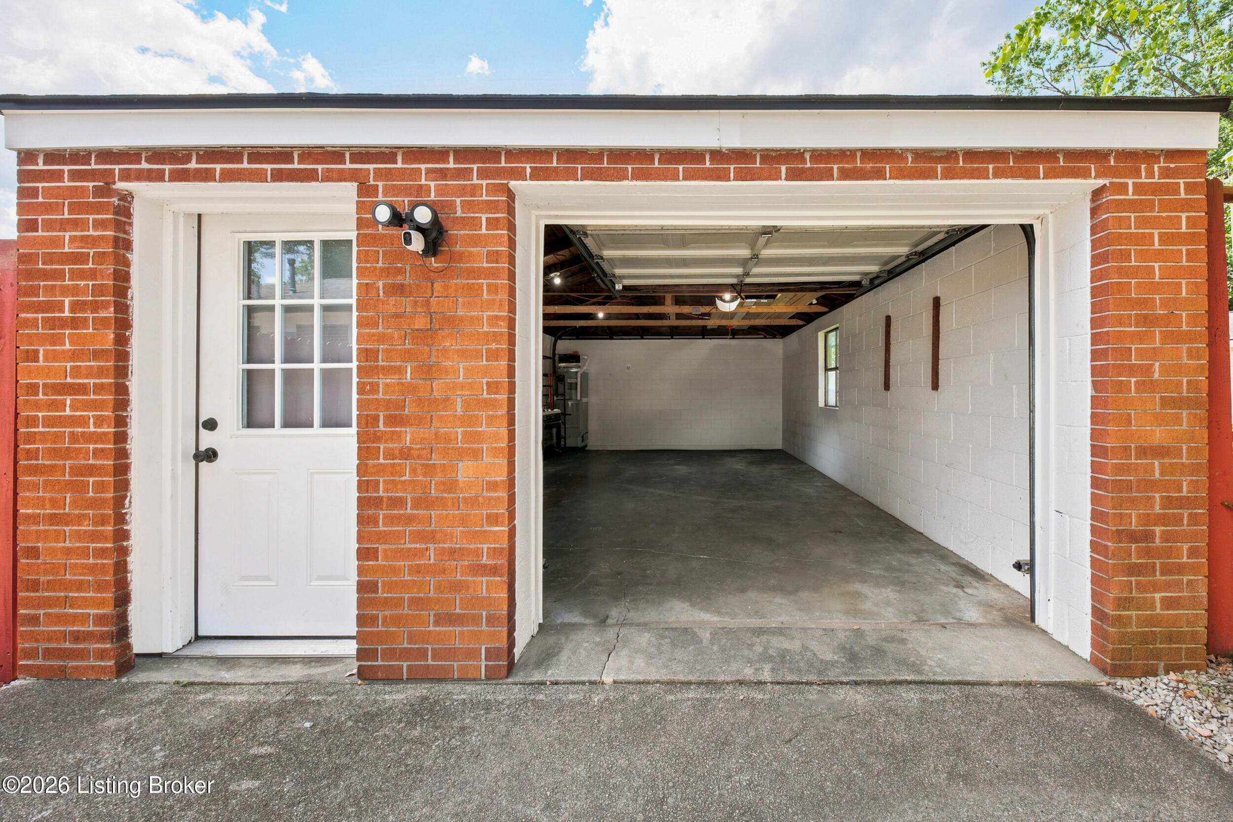 2002 Lynn Lea Rd
