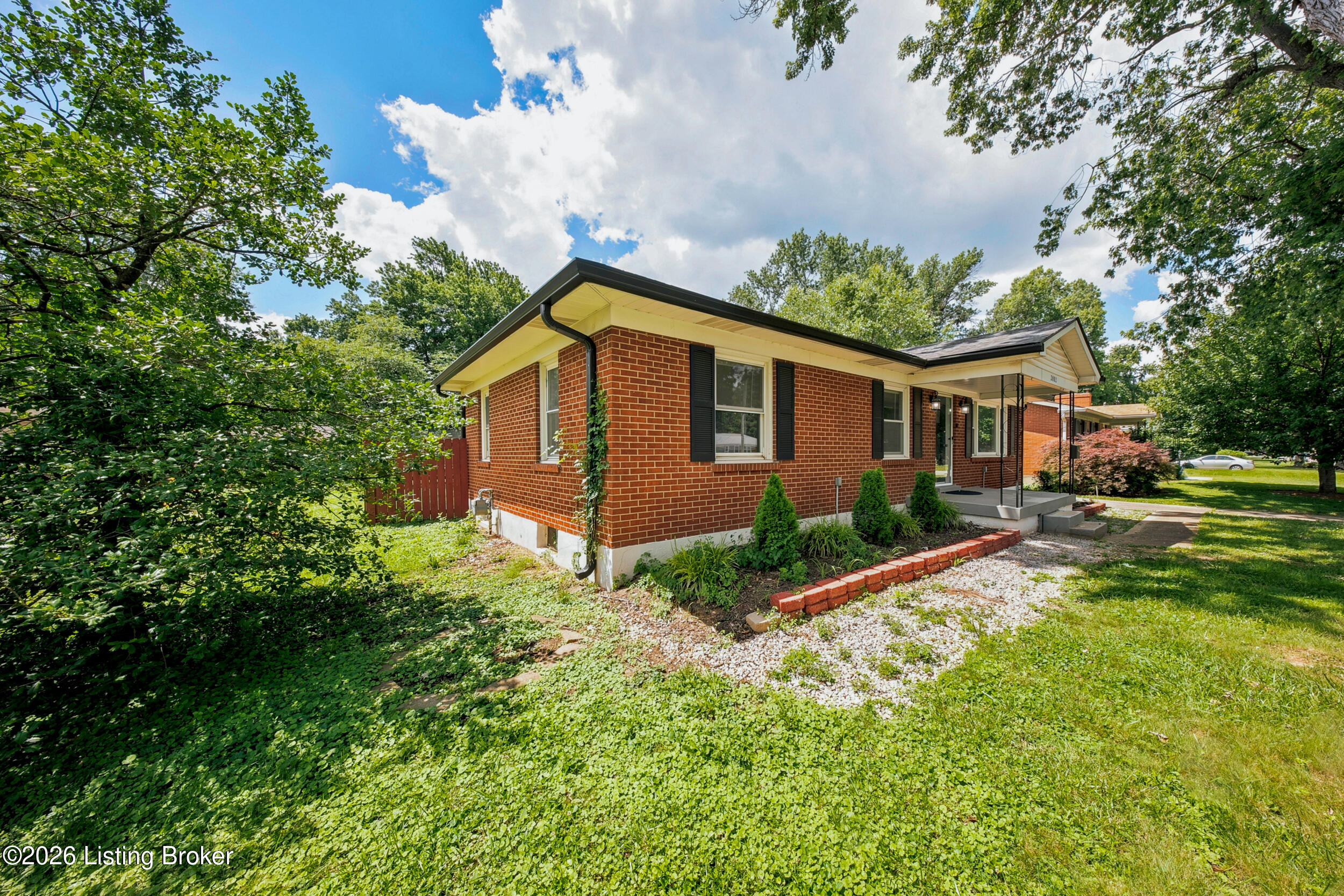 2002 Lynn Lea Rd