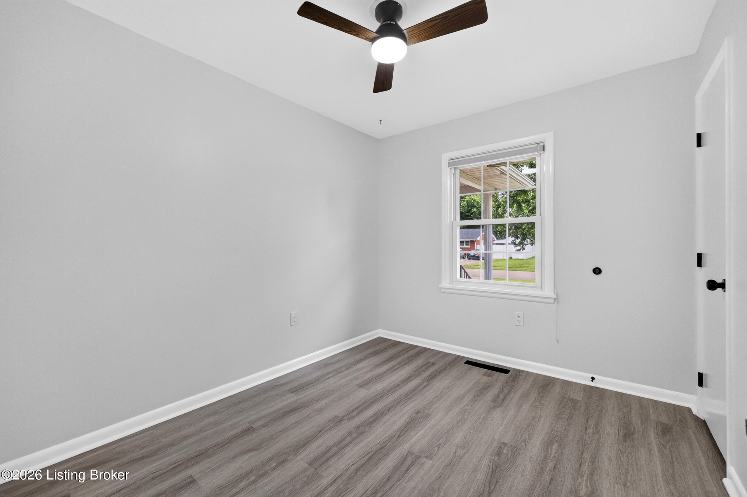 6137 Middlerose Cir