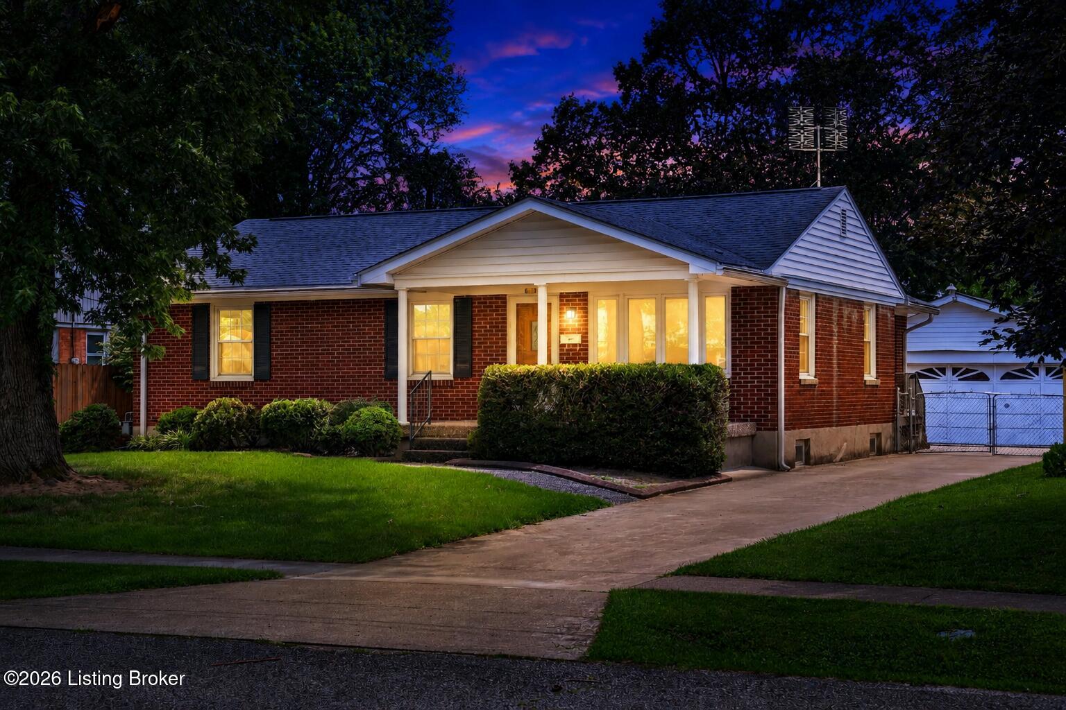 6137 Middlerose Cir